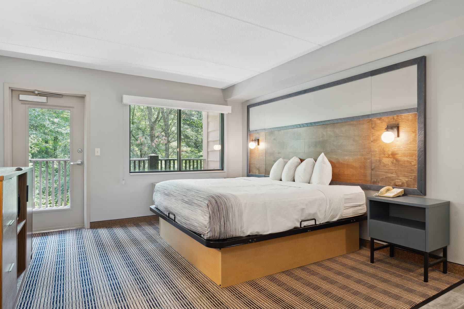 King bed guest room at the AmericInn by Wyndham Wisconsin Dells in Wisconsin Dells, Wisconsin