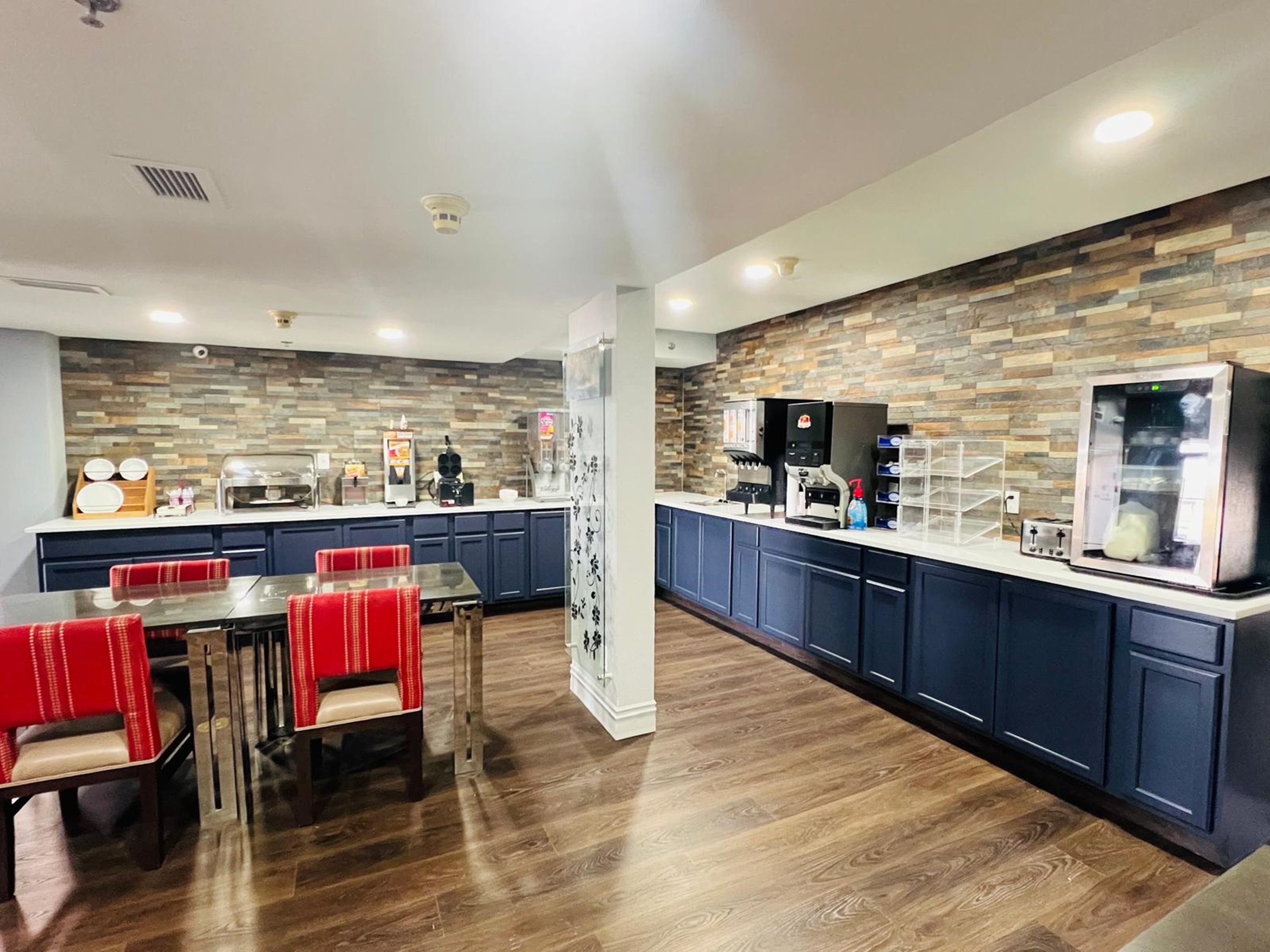 AmericInn by Wyndham Rawlins restaurant breakfast area with seating in Rawlins, Wyoming