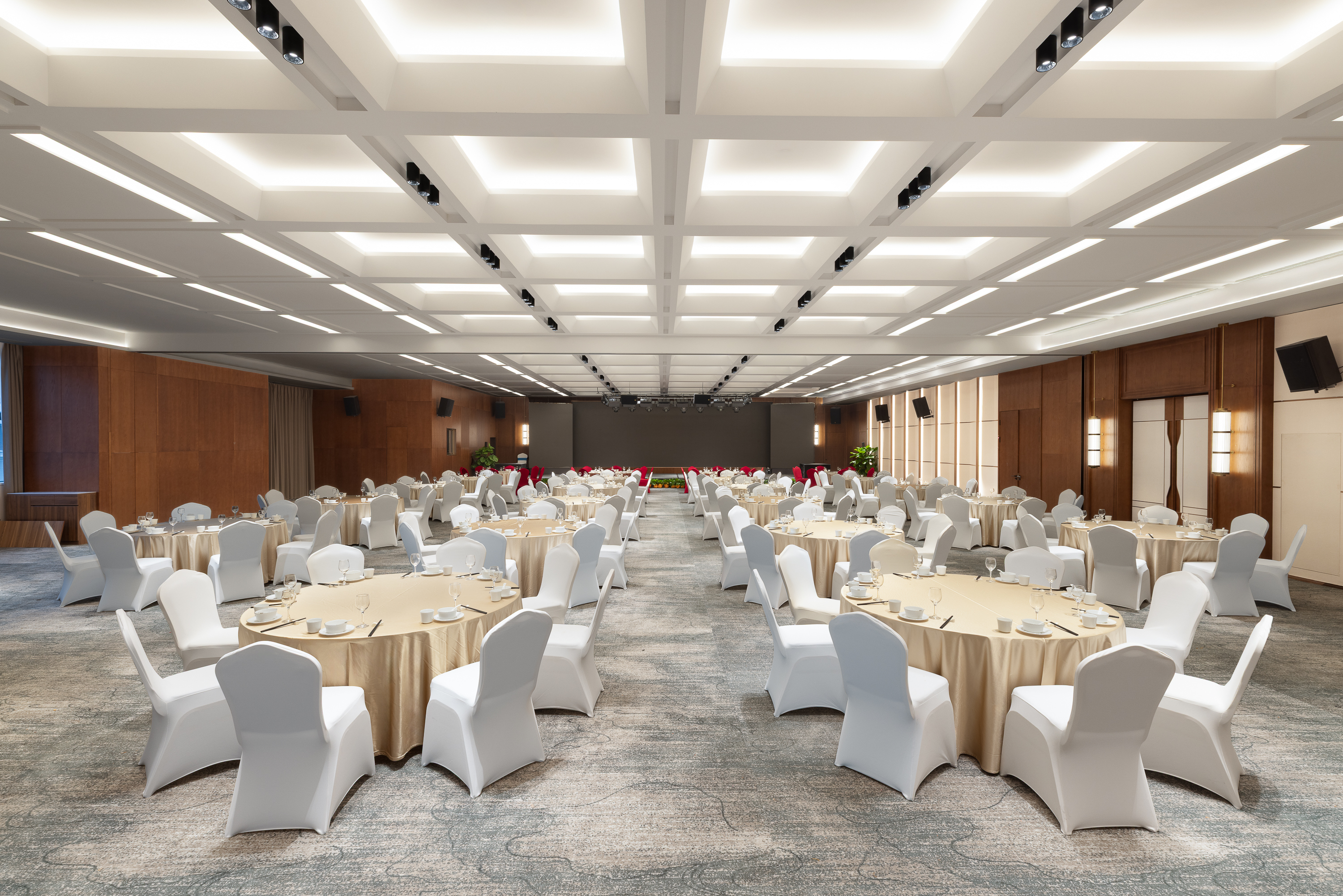Meeting room banquet rounds at Hawthorn by Wyndham Chenzhou Beihu in Chenzhou, Other than US/Canada