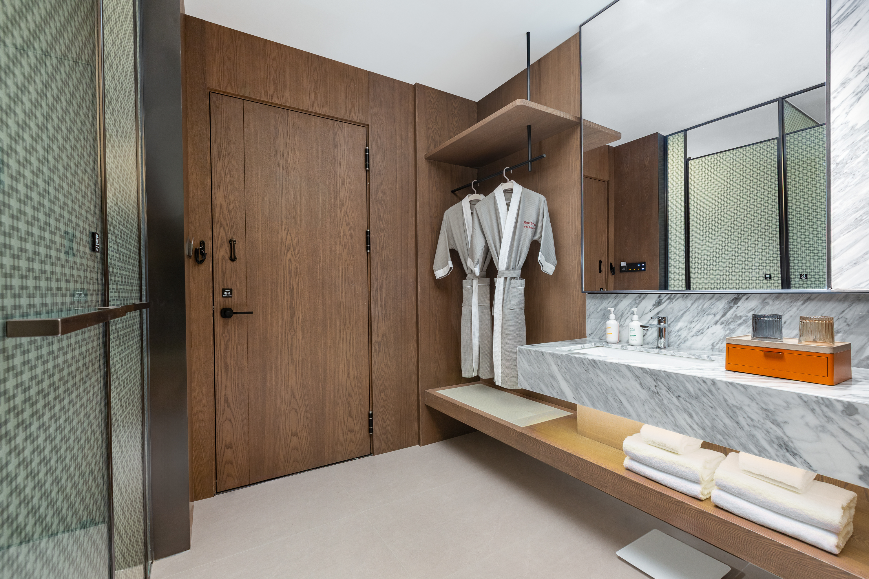 Guest room bath at the Hawthorn by Wyndham Chuxiong Yuanmou in Chuxiong City, Yi Prefecture, Other than US/Canada