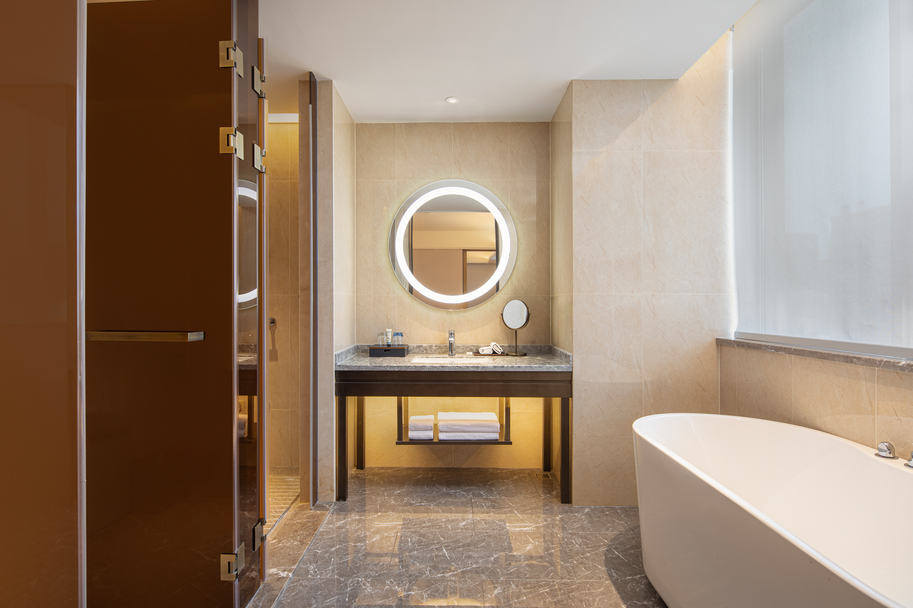 Guest room bath at the Hawthorn by Wyndham Dali Erhai Park in Dali, Other than US/Canada