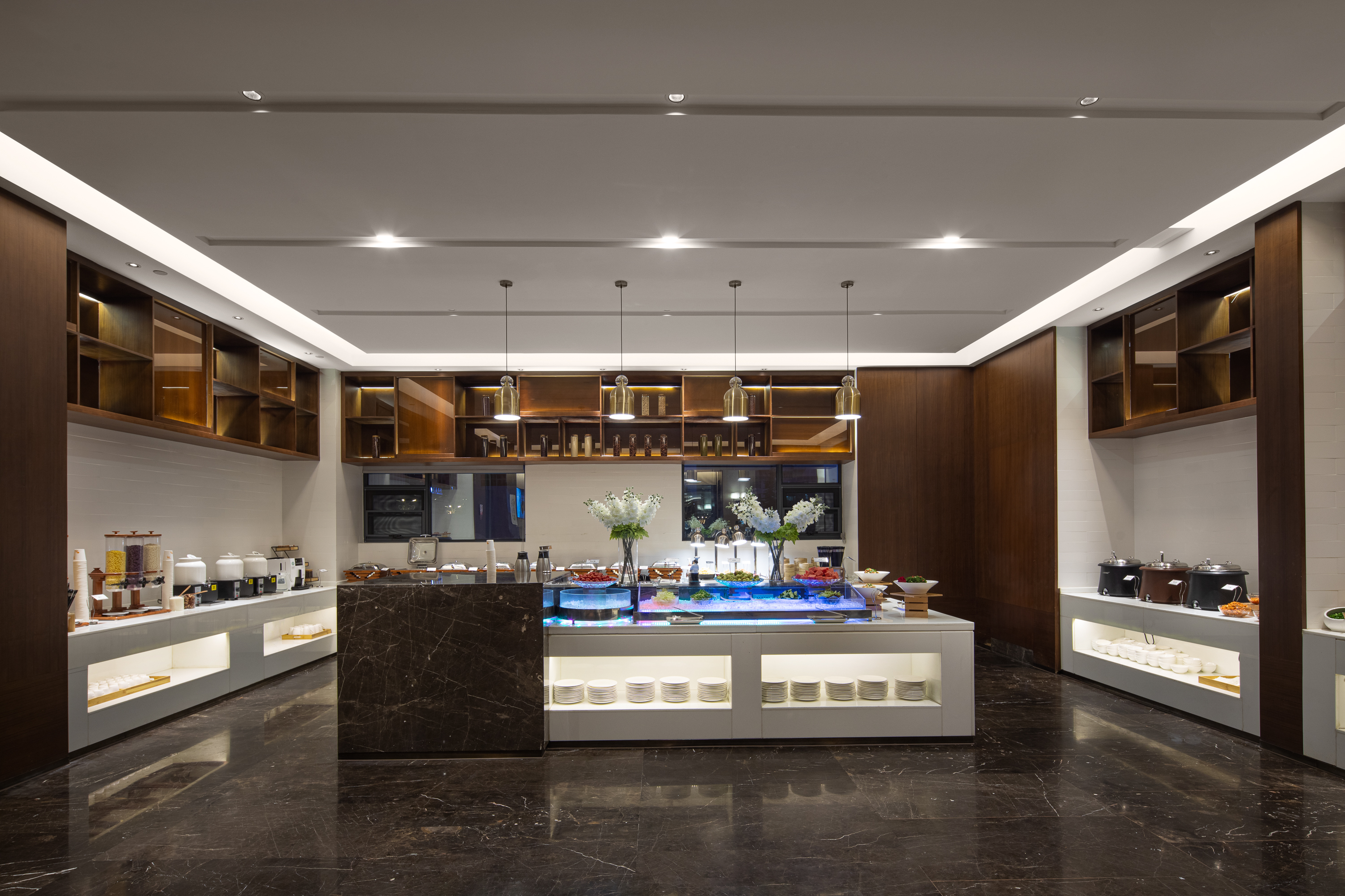 Hawthorn by Wyndham Dali Erhai Park restaurant main dining in Dali, Other than US/Canada