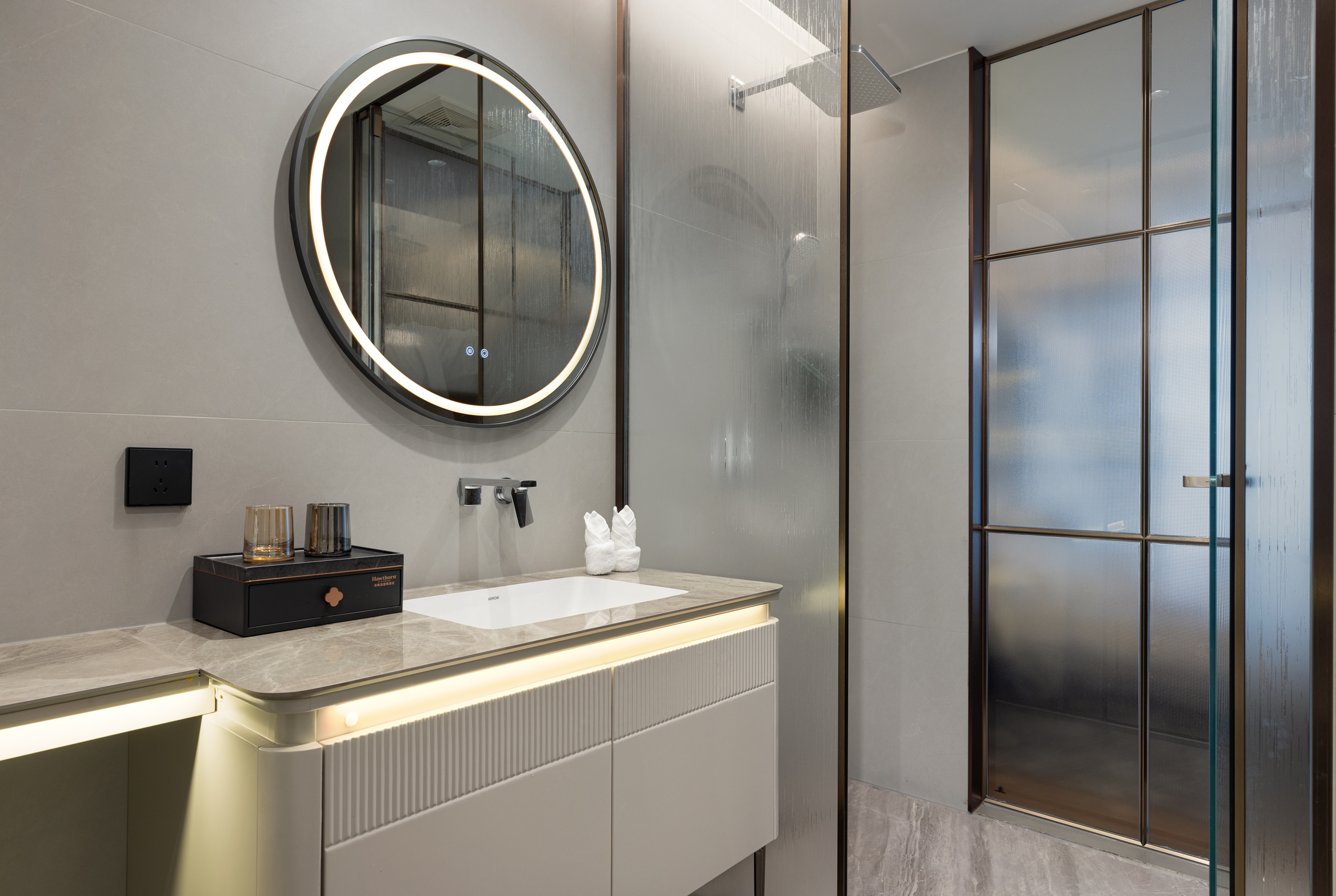 Guest room bath at the Hawthorn by Wyndham Jinghong Mengyang in Jinghong City, Xishuangbanna, Other than US/Canada