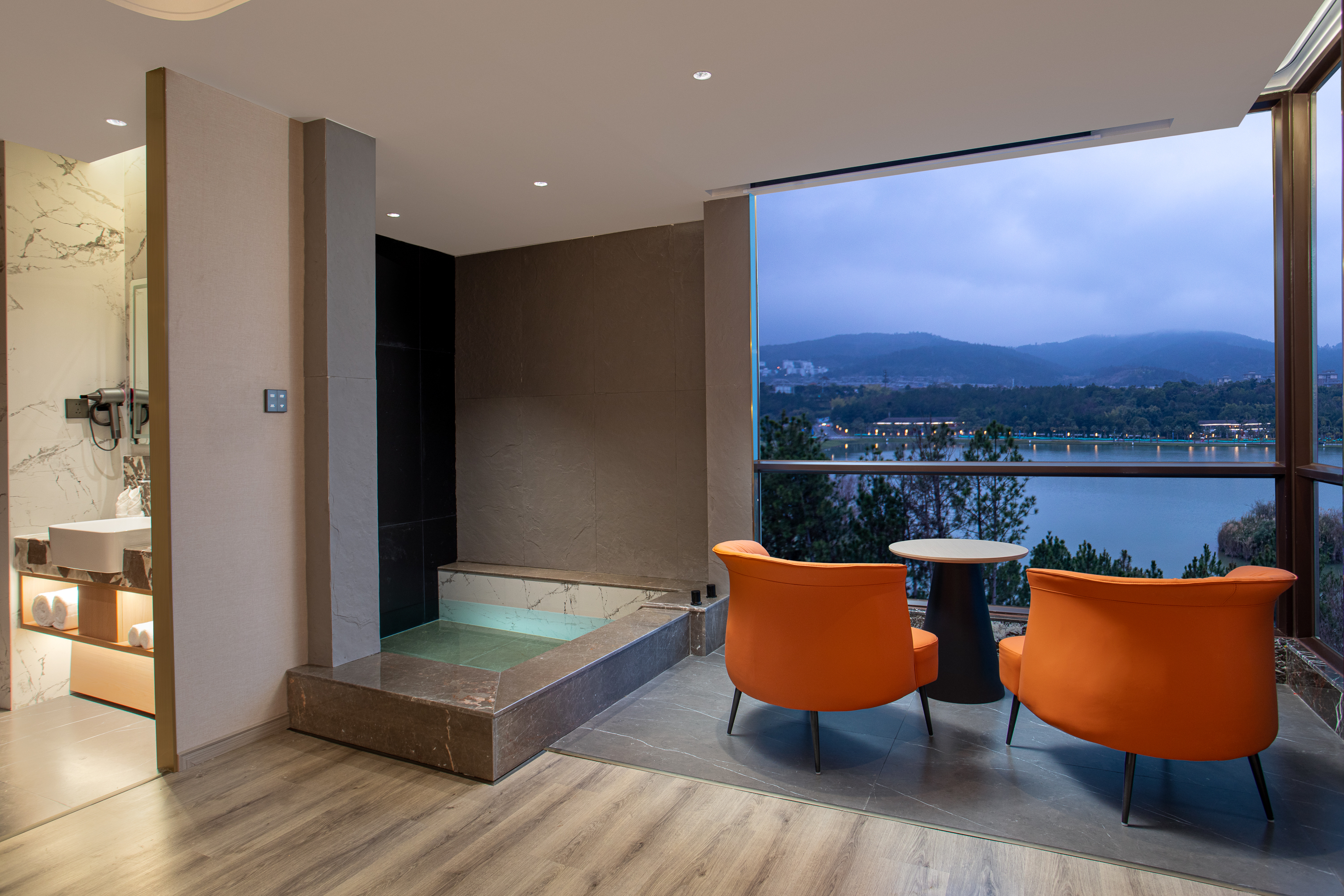 Guest room at the Hawthorn by Wyndham Honghe Mile Hot Spring in Mile, Other than US/Canada