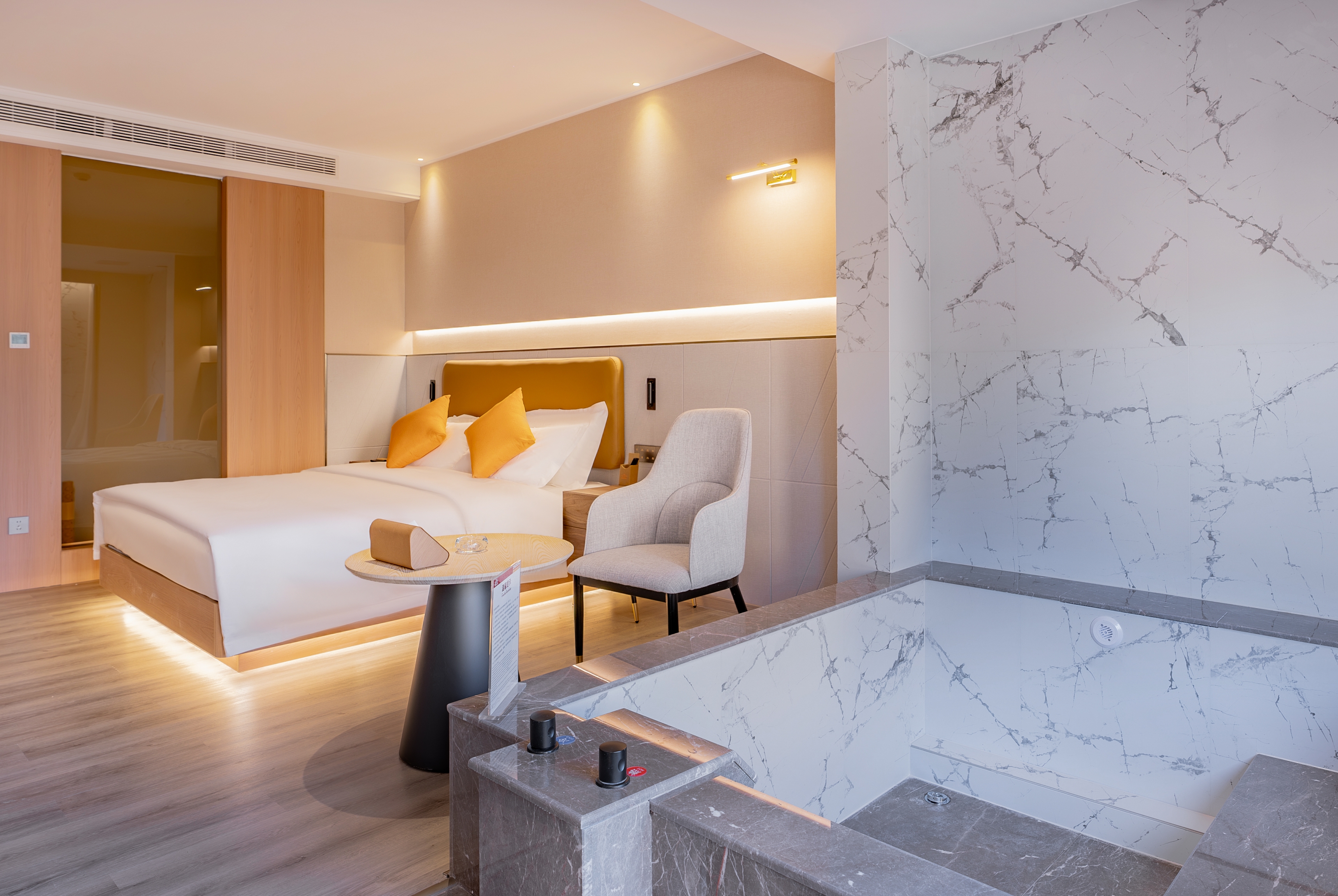 Guest room at the Hawthorn by Wyndham Honghe Mile Hot Spring in Mile, Other than US/Canada