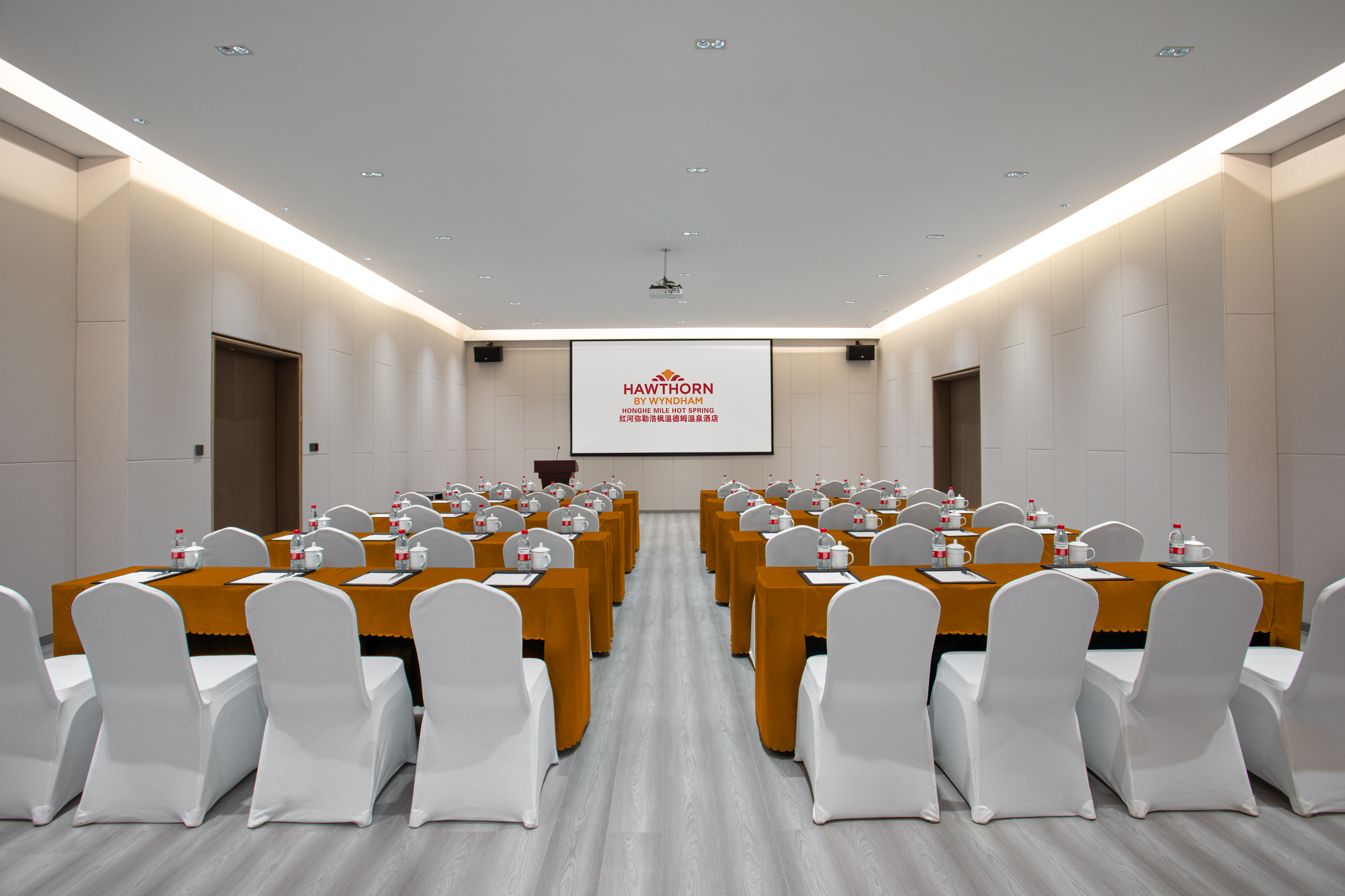 Guest room at the Hawthorn by Wyndham Honghe Mile Hot Spring in Mile, Other than US/Canada