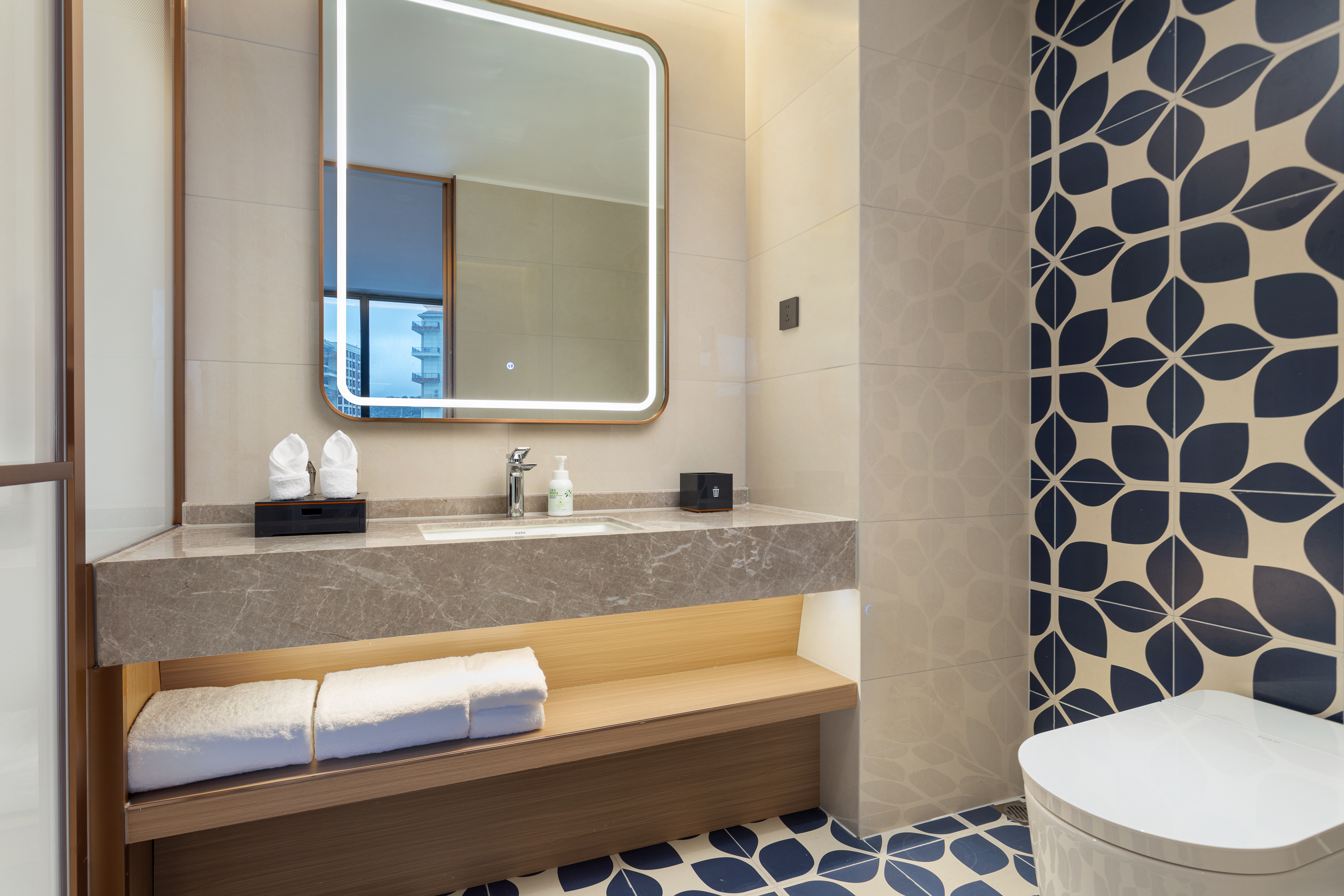 Guest room bath at the Hawthorn by Wyndham Fenghuang Baiyue in Xiangxi Tujia and Miao Autonom, Other than US/Canada