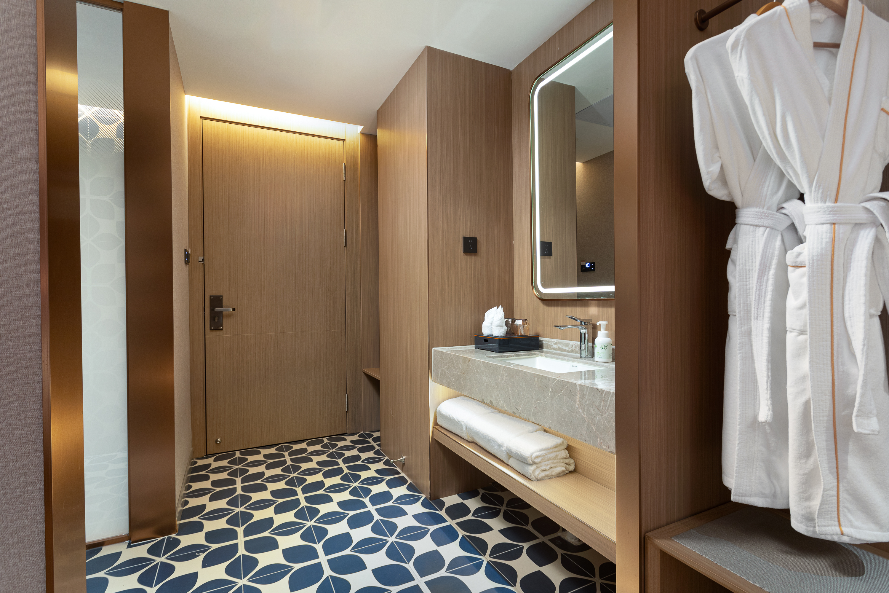Guest room bath at the Hawthorn by Wyndham Fenghuang Baiyue in Xiangxi Tujia and Miao Autonom, Other than US/Canada