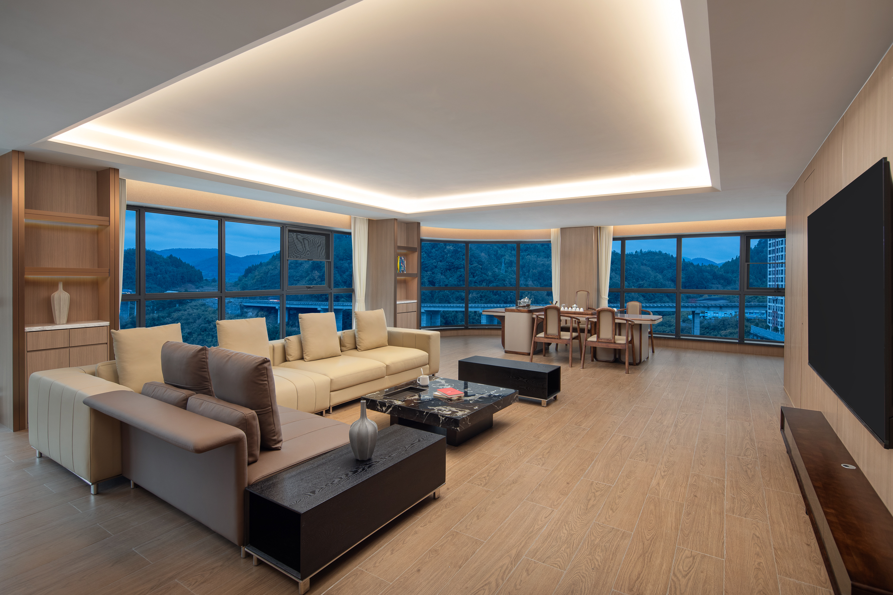 Hawthorn by Wyndham Fenghuang Baiyue suite in Xiangxi Tujia and Miao Autonom, Other than US/Canada