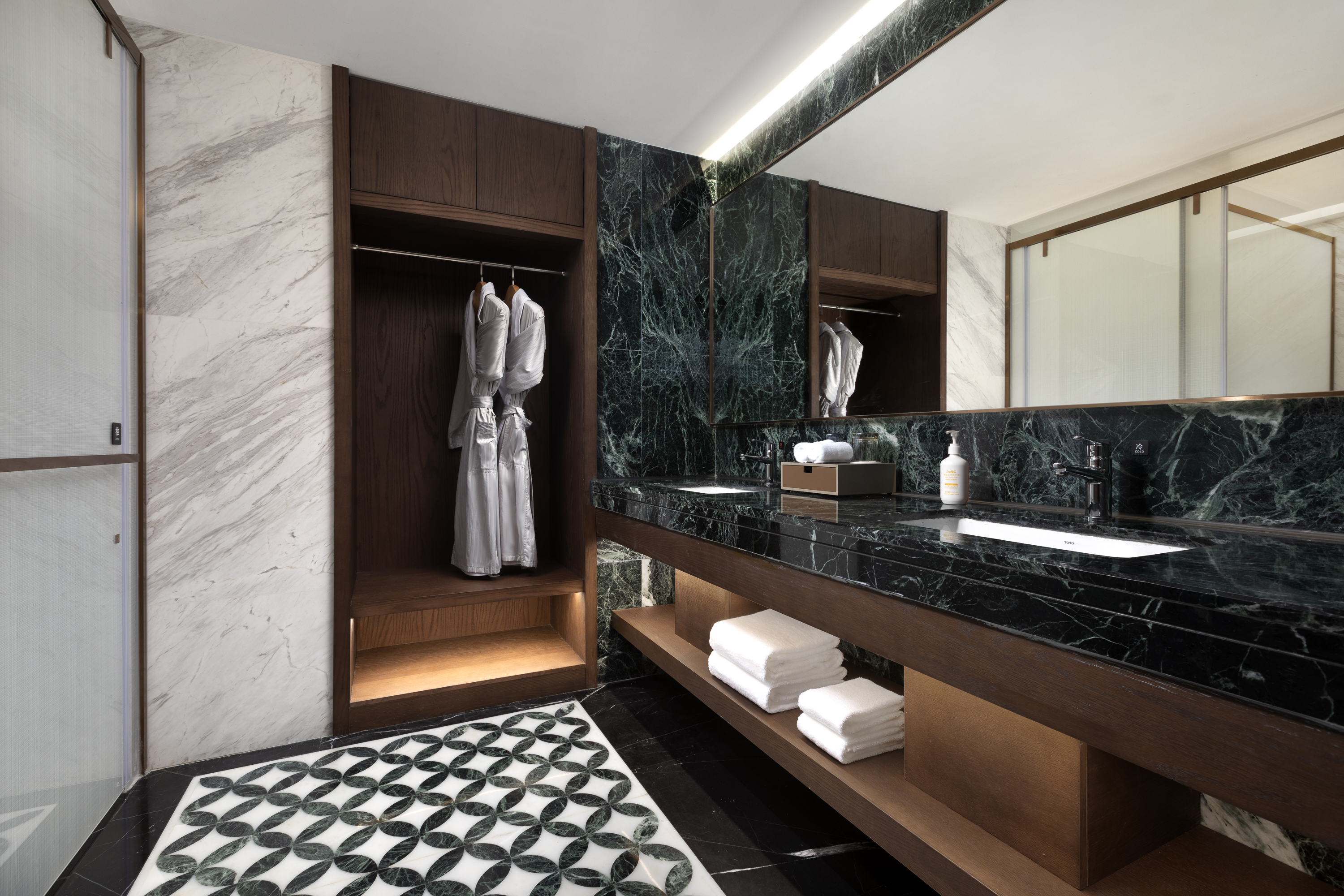 Guest room bath at the Hawthorn by Wyndham Yibin Lizhuang in Yibin, Other than US/Canada