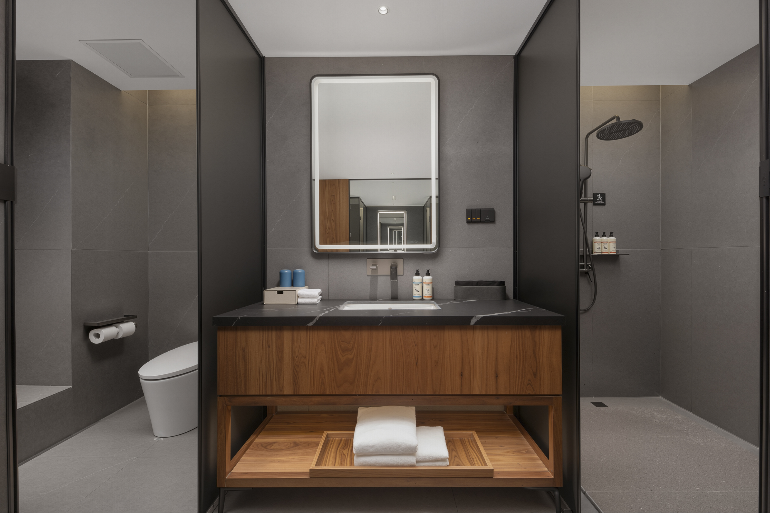 Guest room bath at the Hawthorn by Wyndham Yueyang Railway East Station in Yueyang, Other than US/Canada
