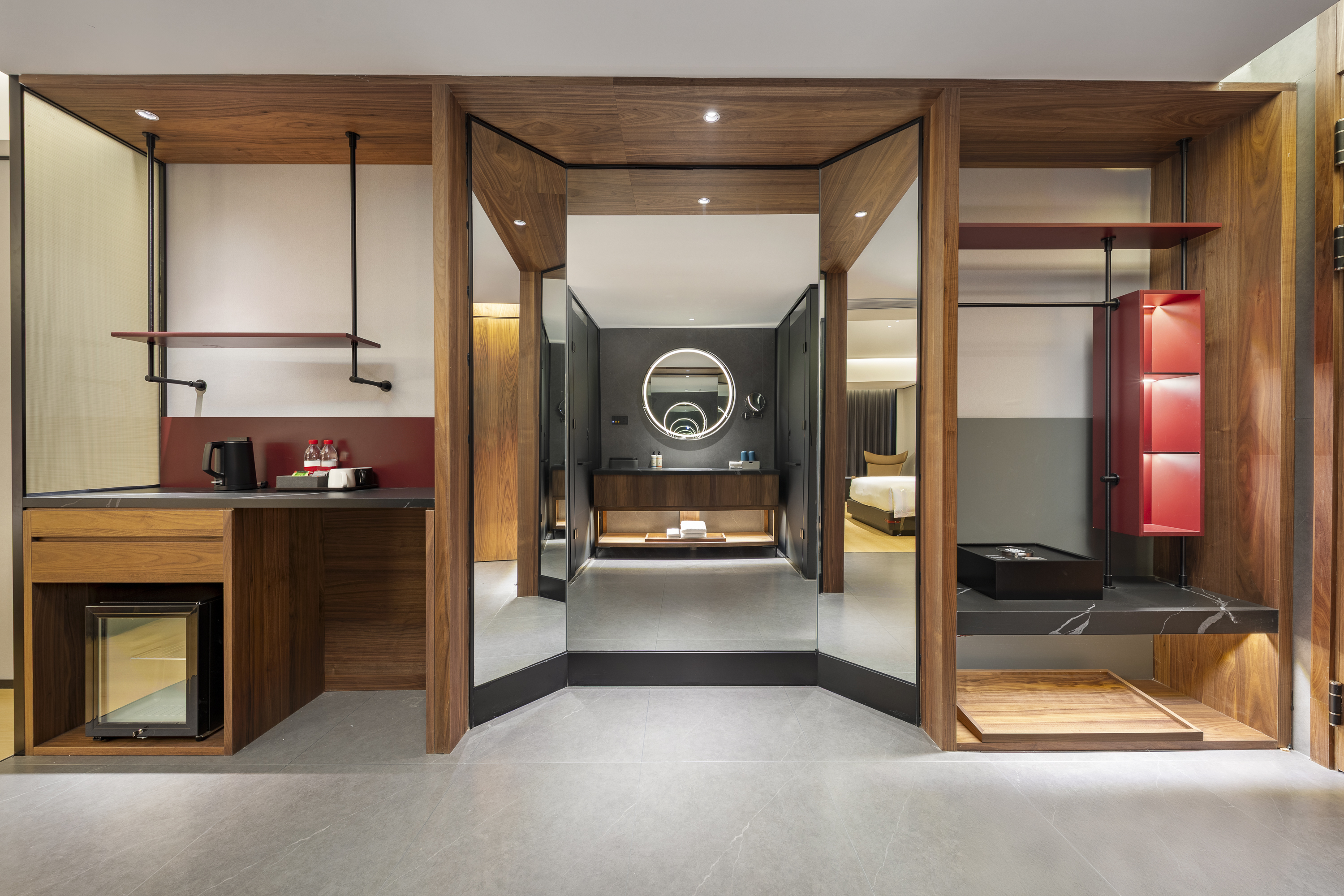 Guest room bath at the Hawthorn by Wyndham Yueyang Railway East Station in Yueyang, Other than US/Canada