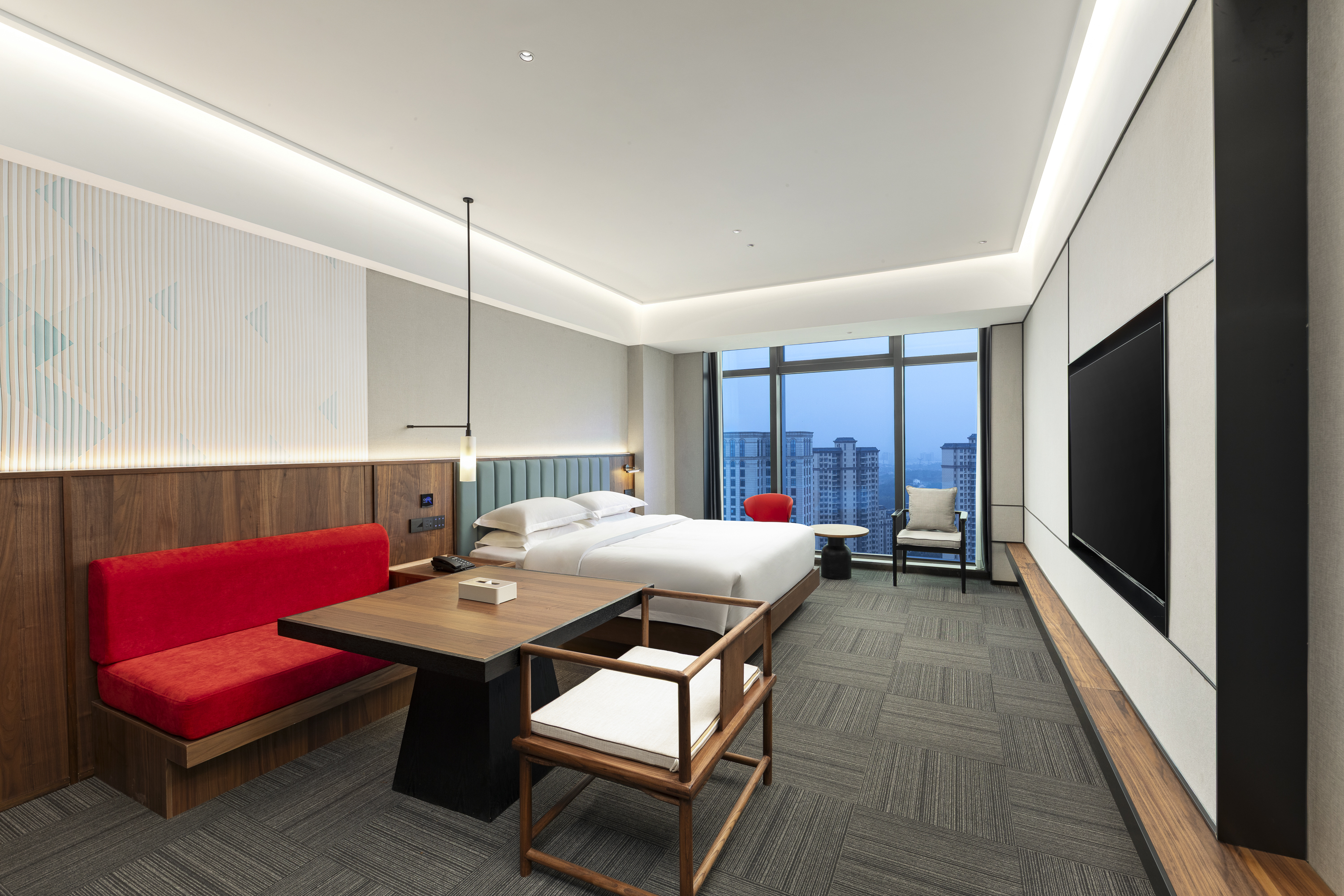 Guest room at the Hawthorn by Wyndham Yueyang Railway East Station in Yueyang, Other than US/Canada