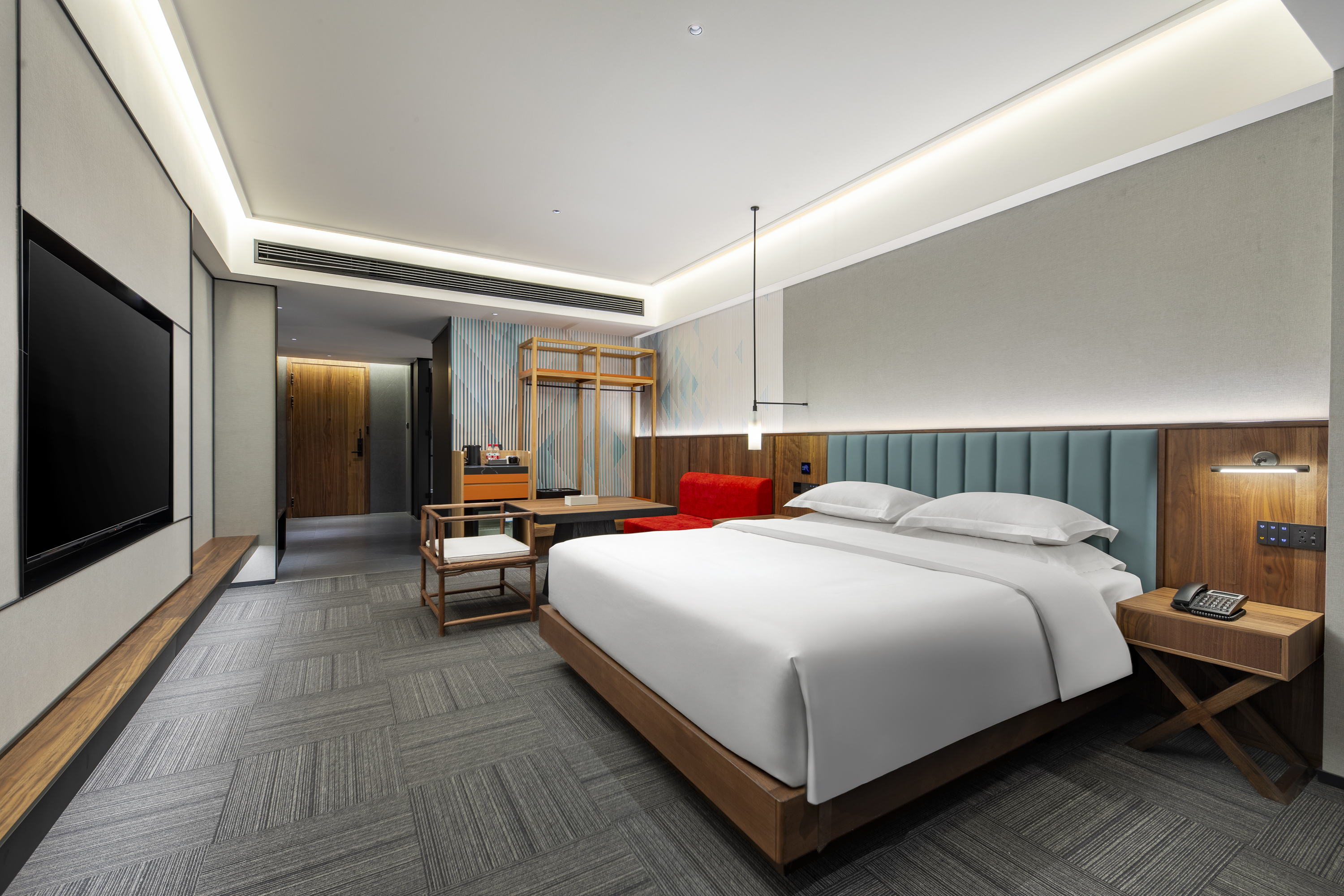 Guest room at the Hawthorn by Wyndham Yueyang Railway East Station in Yueyang, Other than US/Canada