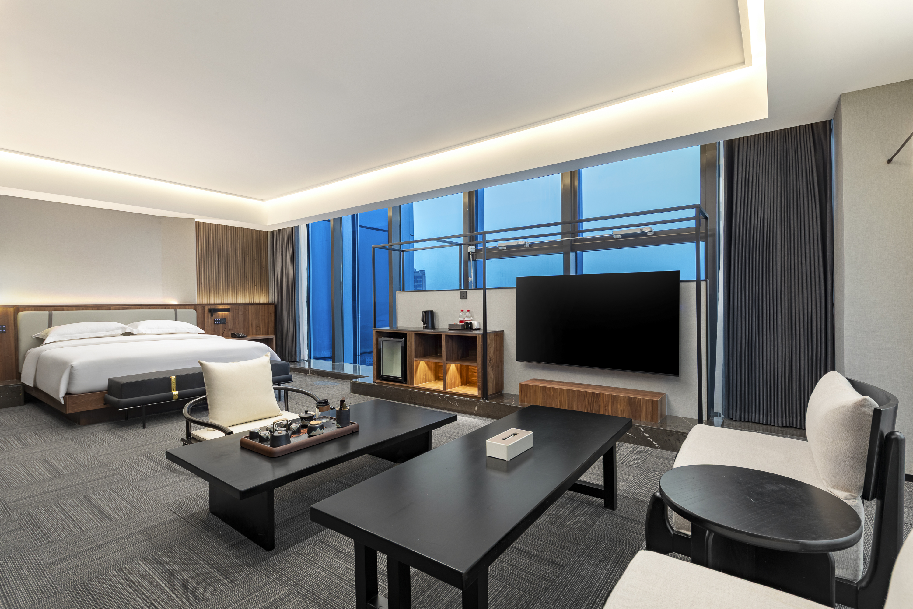 Guest room at the Hawthorn by Wyndham Yueyang Railway East Station in Yueyang, Other than US/Canada