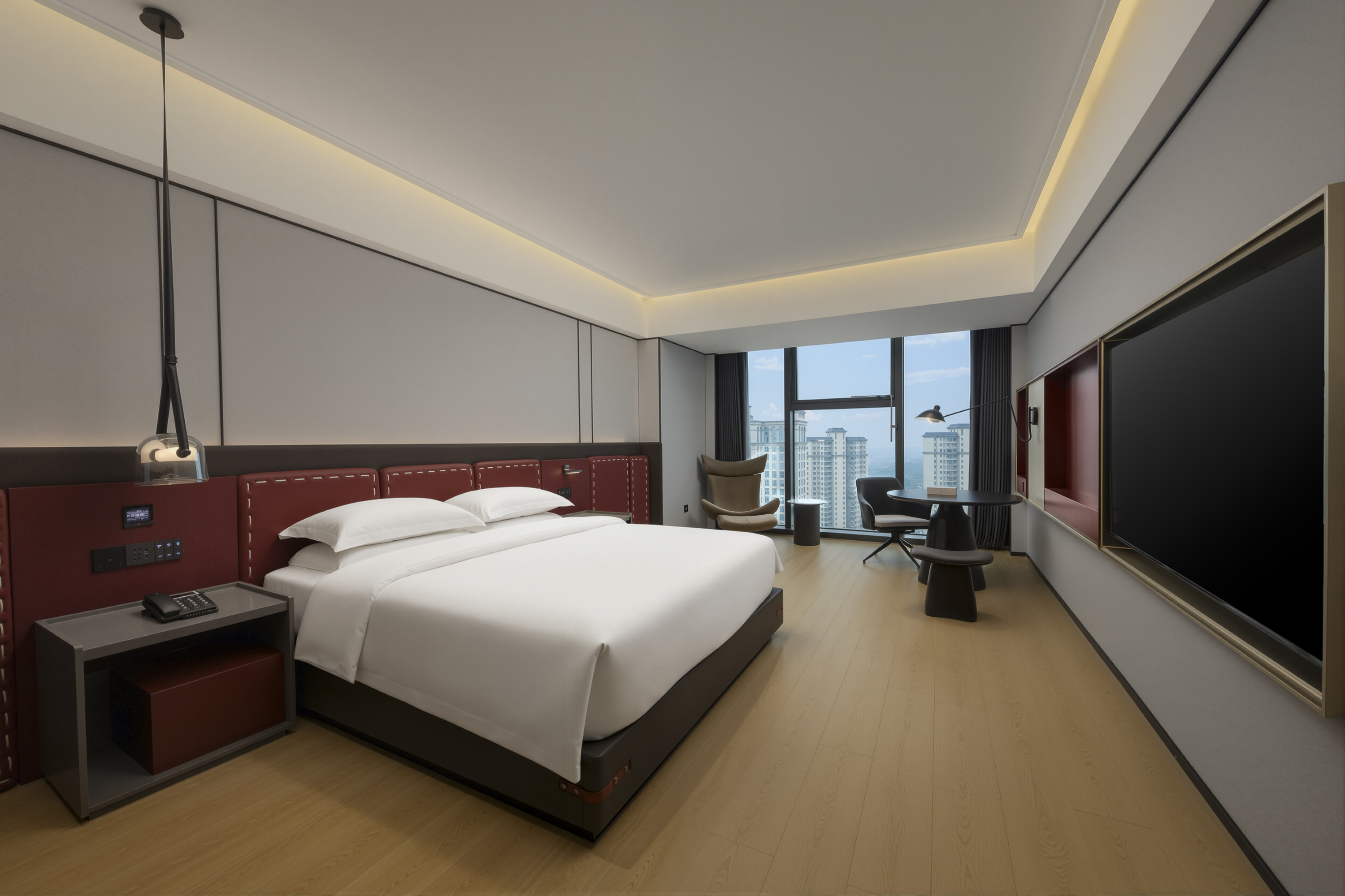 Guest room at the Hawthorn by Wyndham Yueyang Railway East Station in Yueyang, Other than US/Canada