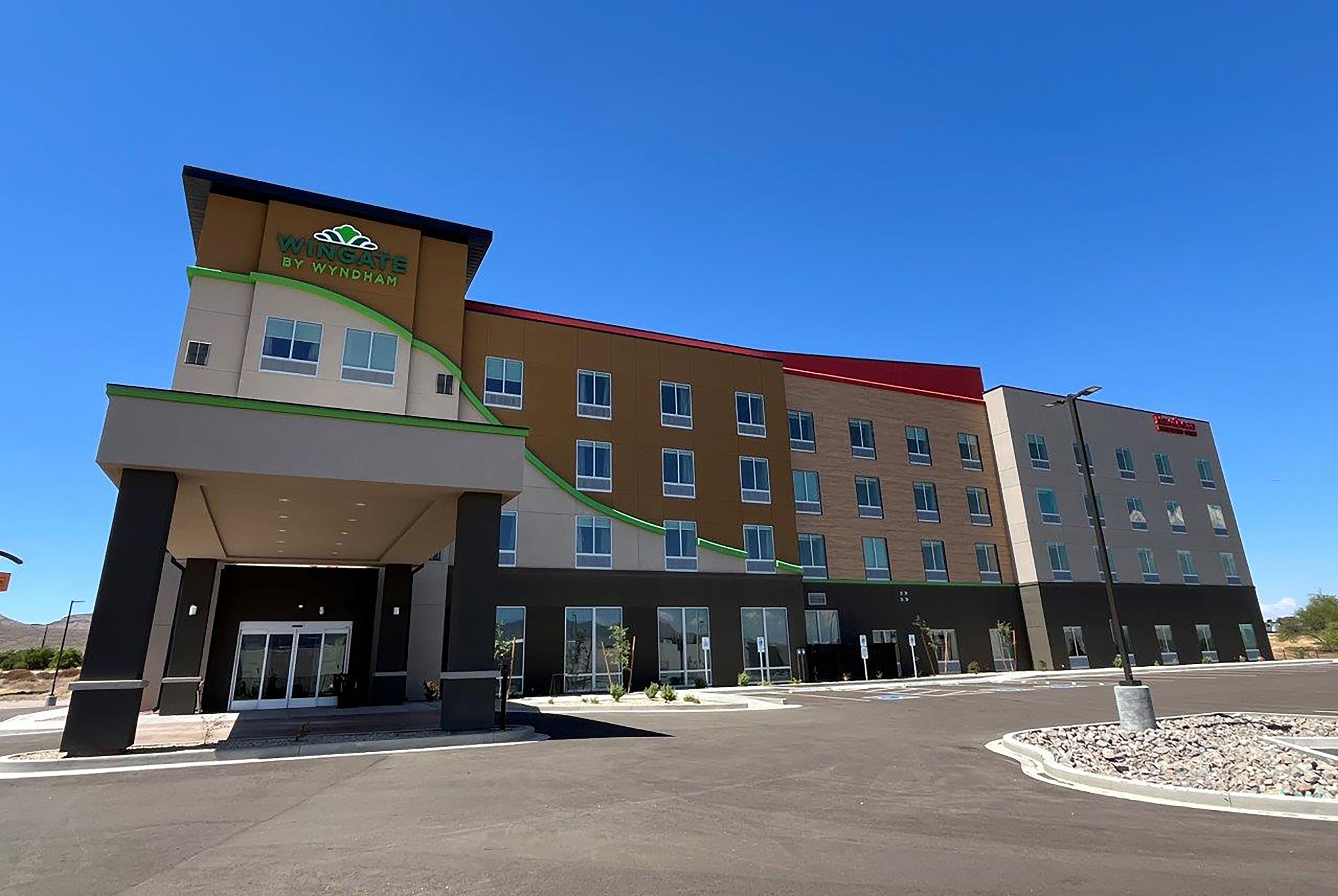 Exterior of Hawthorn Extended Stay by Wyndham Kingman hotel in Kingman, Arizona