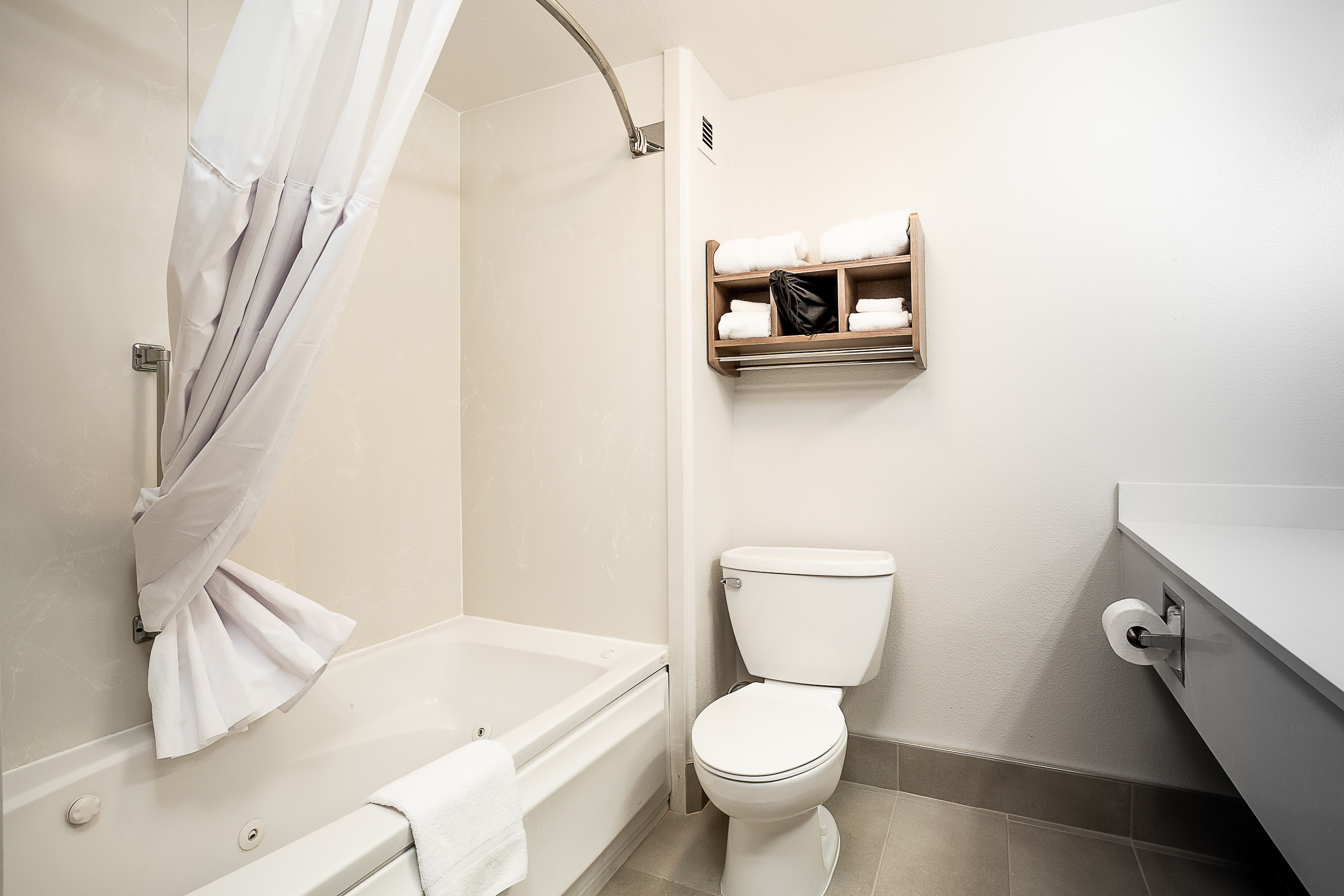 Guest room bath at the Hawthorn Suites by Wyndham Oakland/Alameda in Alameda, California