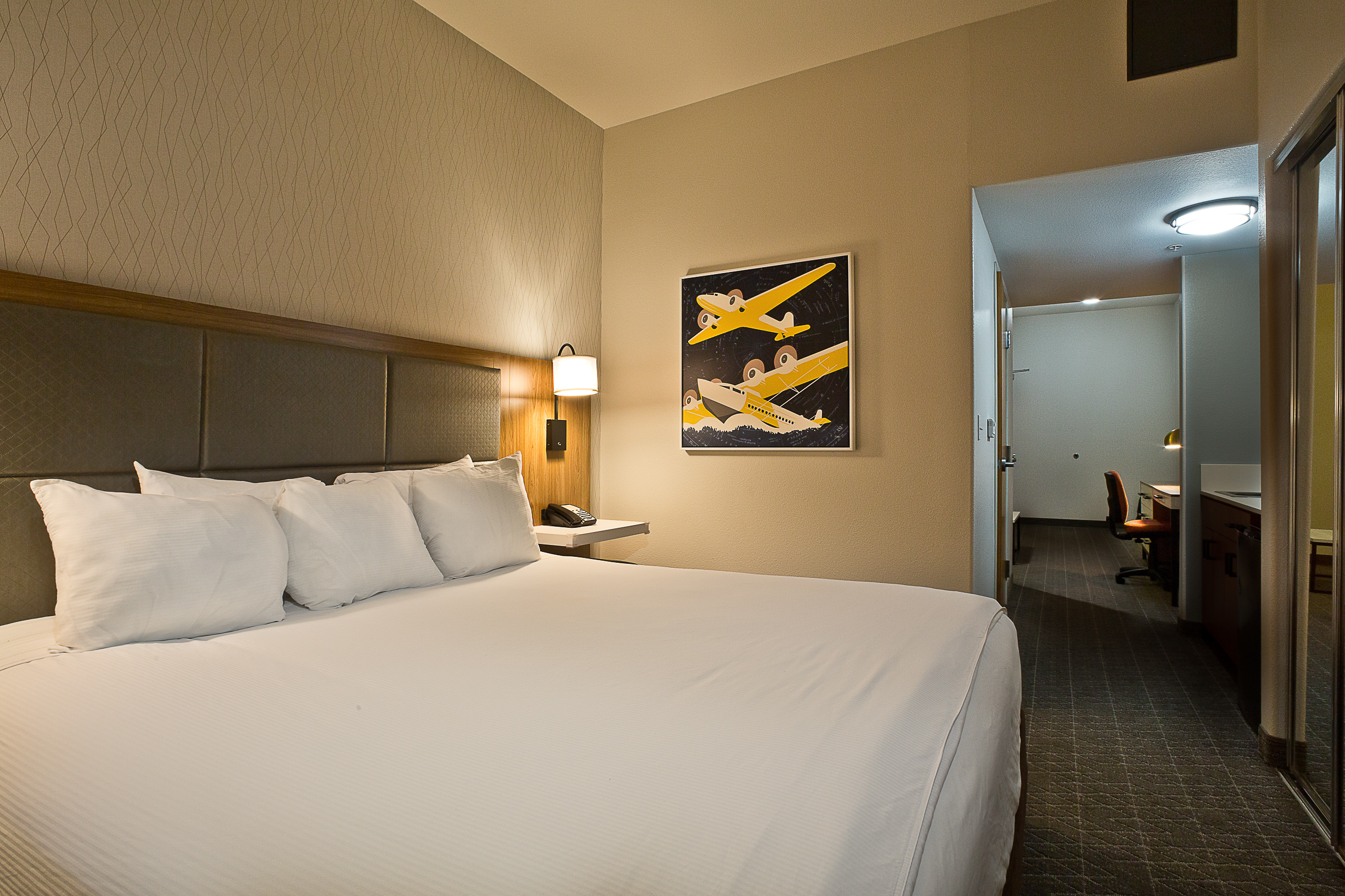 Guest room at the Hawthorn Suites by Wyndham Oakland/Alameda in Alameda, California