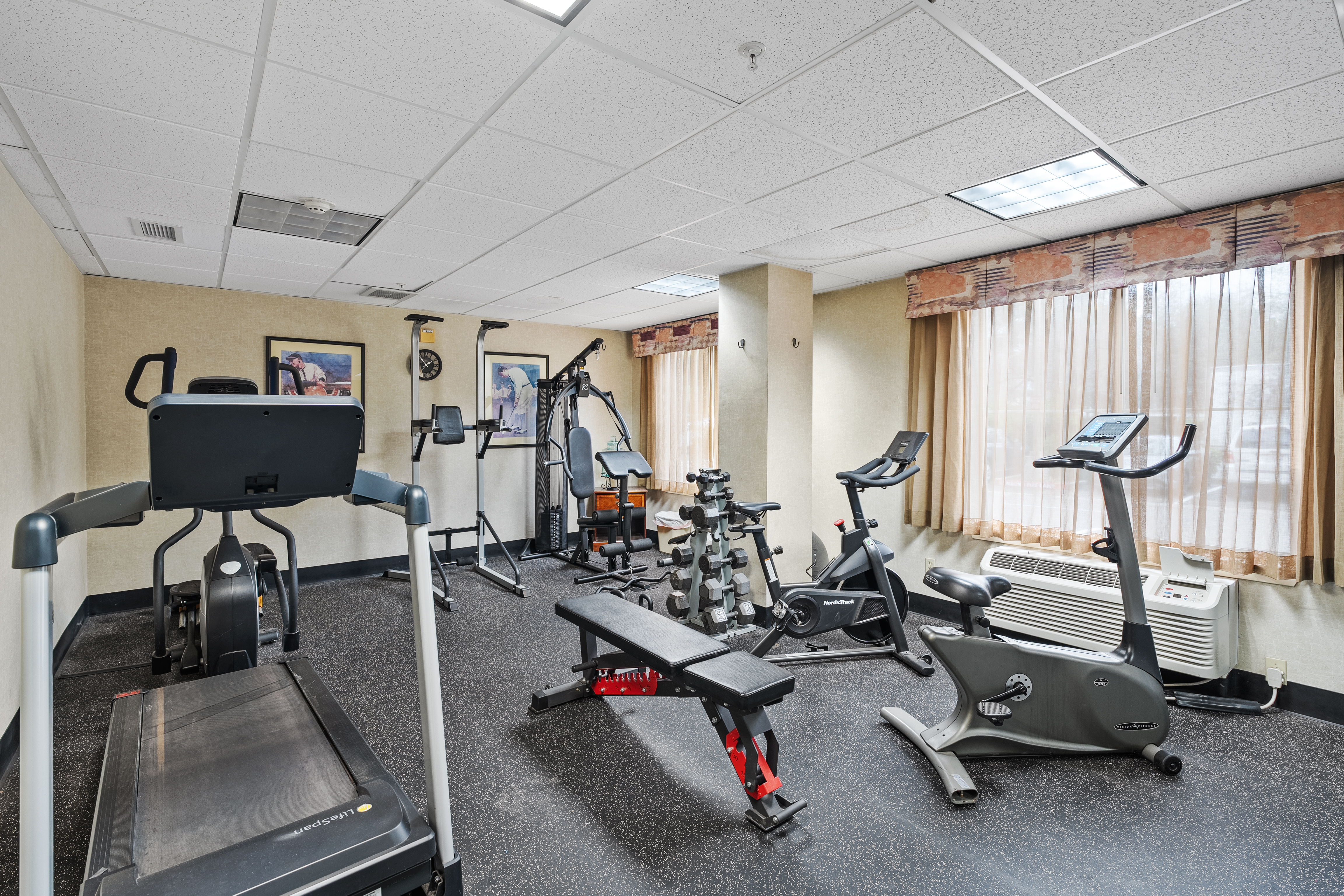 Fitness room at Hawthorn Suites by Wyndham Rancho Cordova/Folsom in Gold River, California