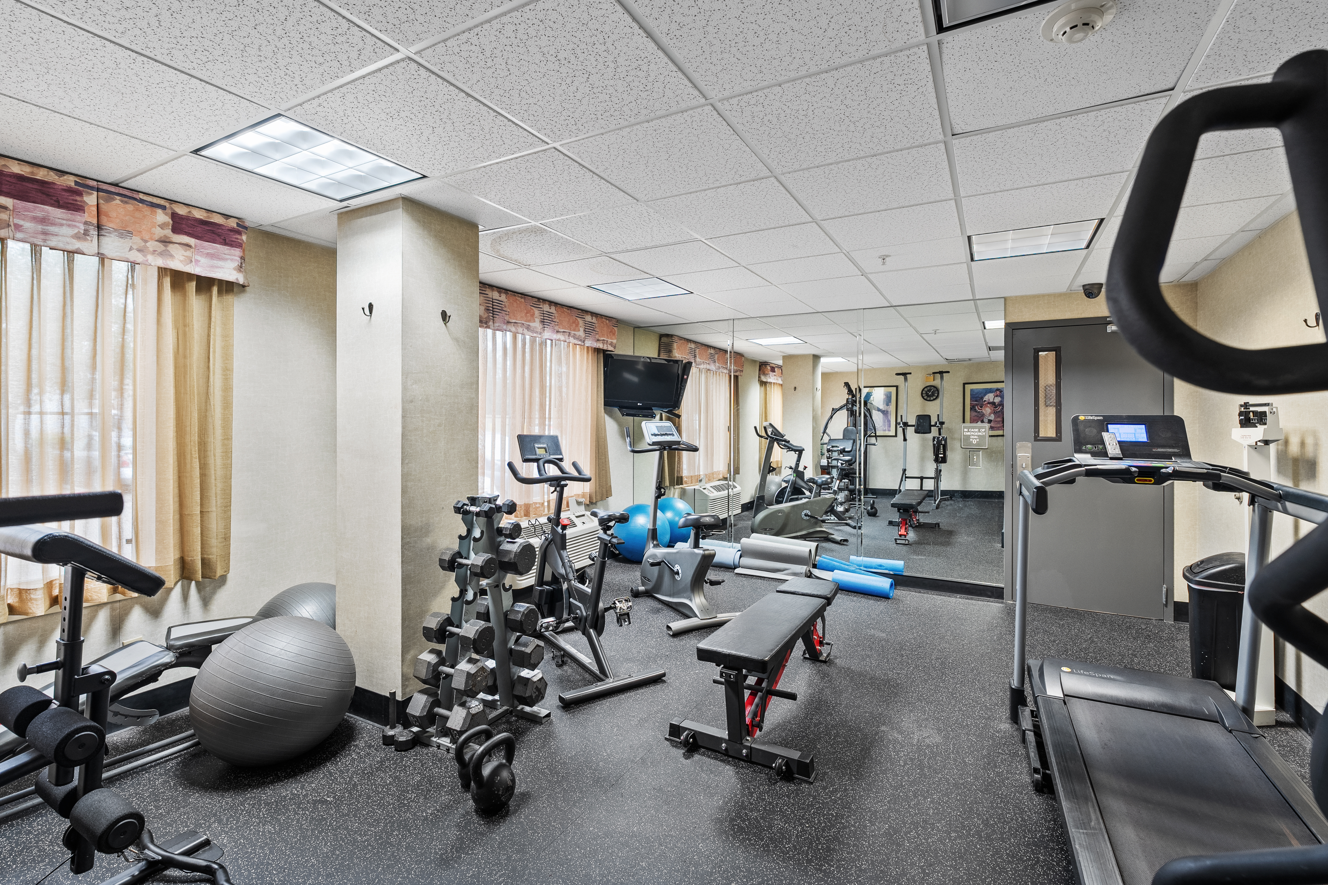 Fitness room at Hawthorn Suites by Wyndham Rancho Cordova/Folsom in Gold River, California