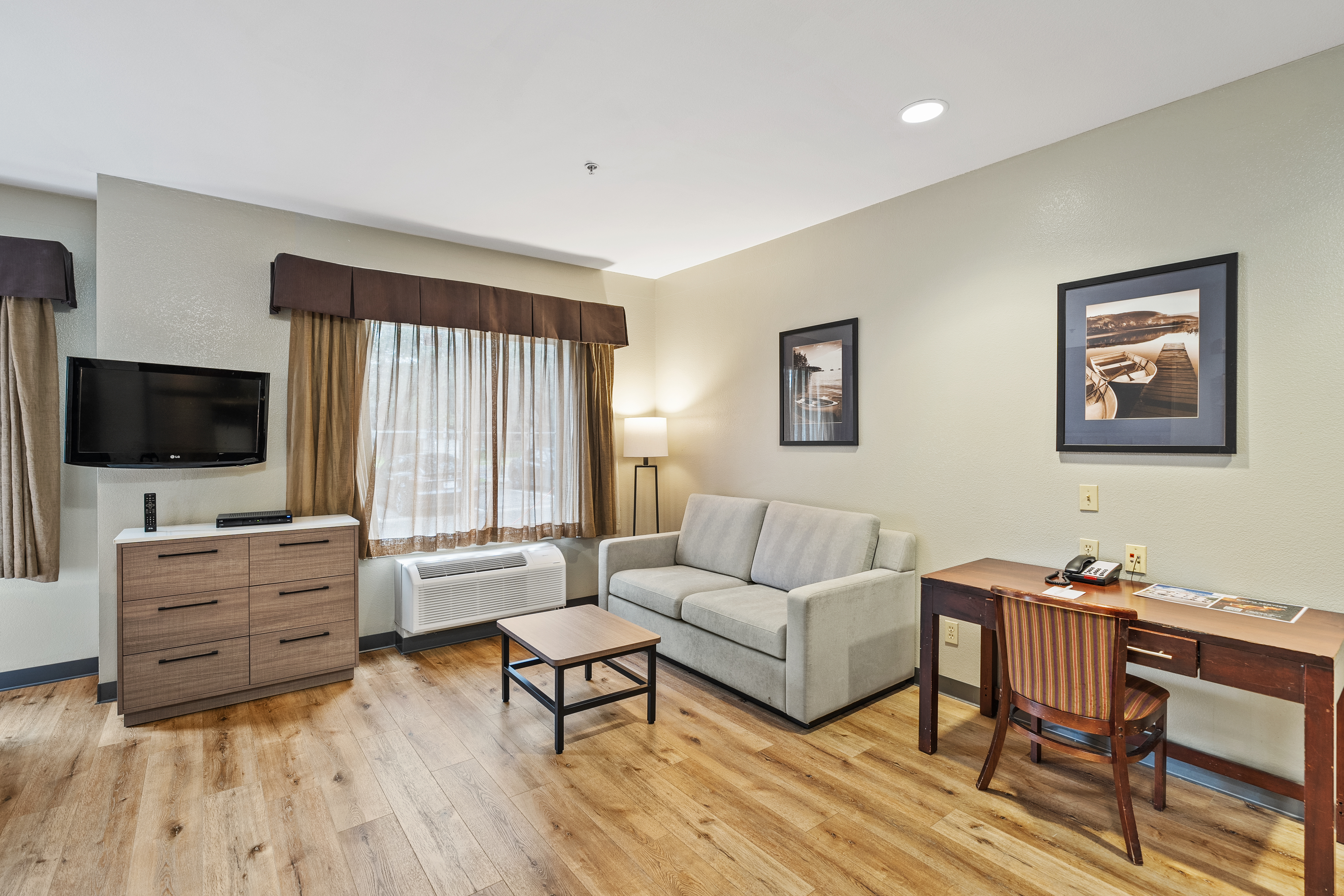 Hawthorn Suites by Wyndham Rancho Cordova/Folsom suite in Gold River, California