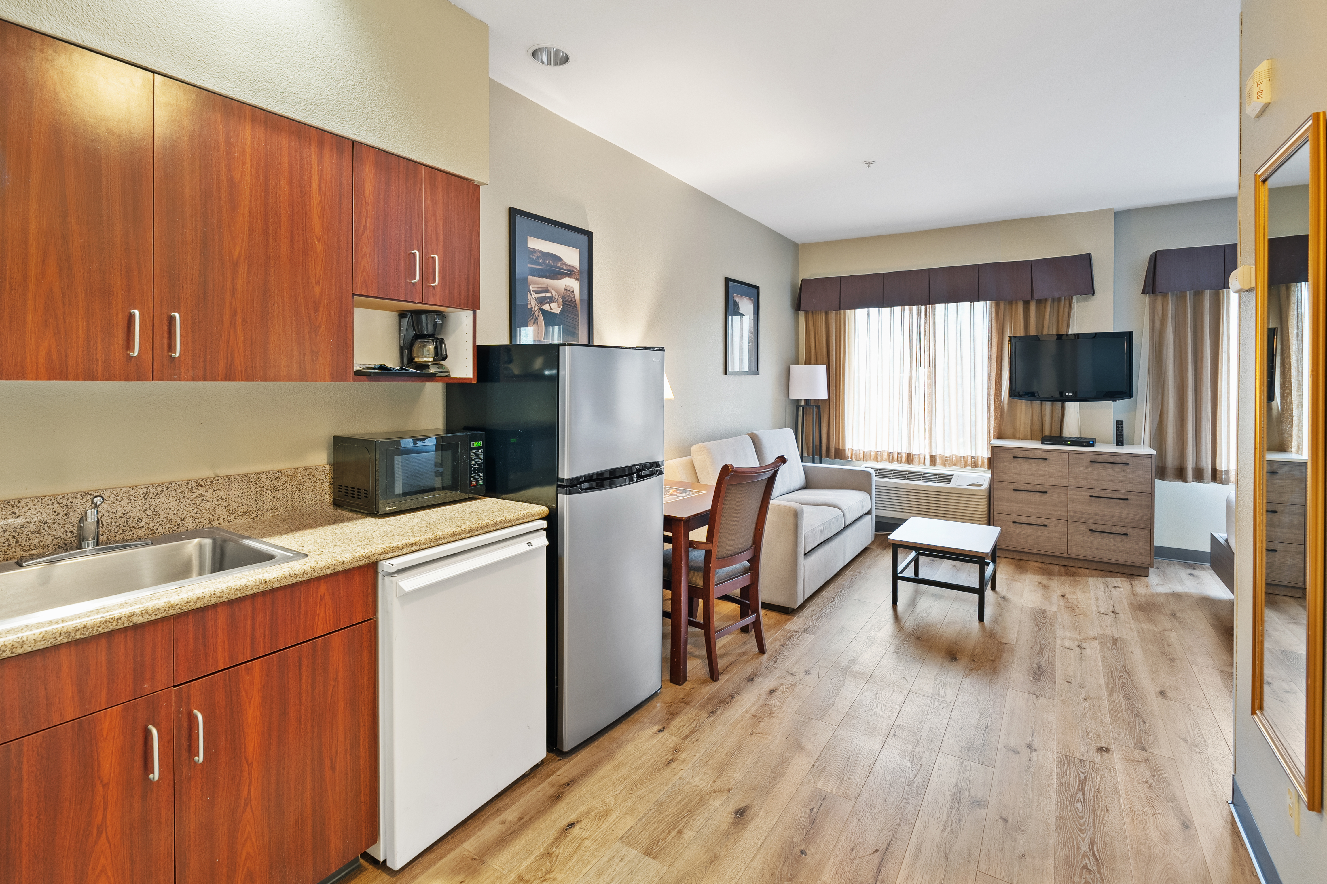 Hawthorn Suites by Wyndham Rancho Cordova/Folsom suite in Gold River, California