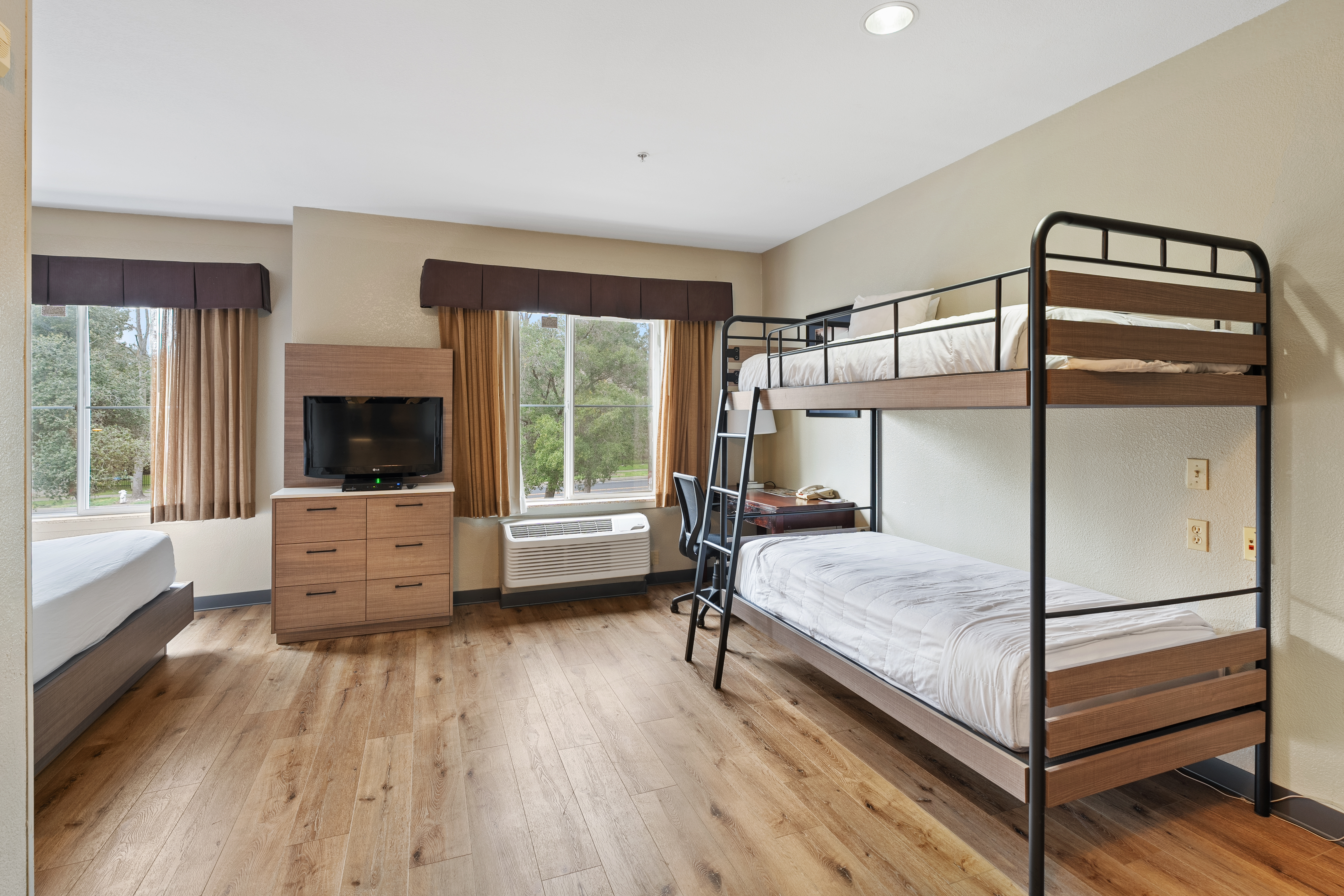 Hawthorn Suites by Wyndham Rancho Cordova/Folsom suite in Gold River, California