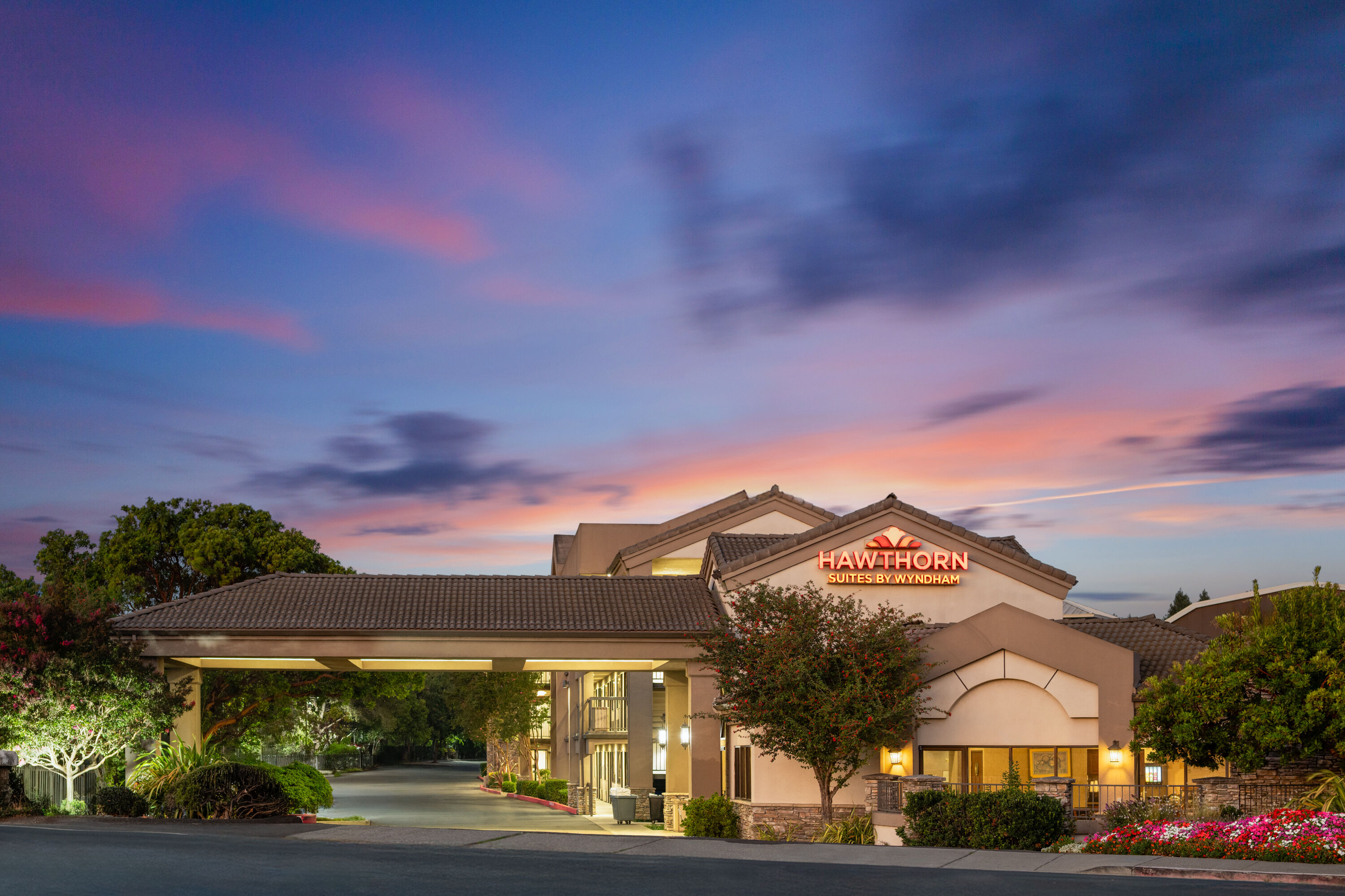 Exterior Dusk Image of Hawthorn Suites by Wyndham Napa Valley hotel in Napa, California