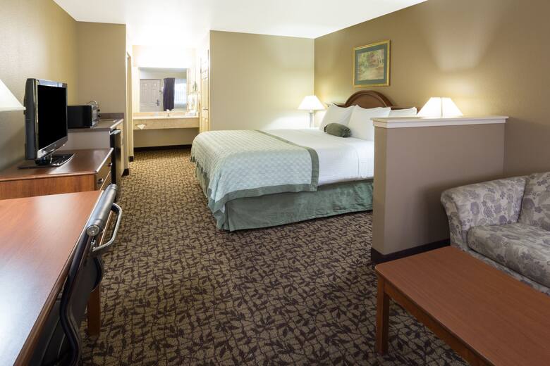 Guest room at the Hawthorn Suites by Wyndham Napa Valley in Napa, California