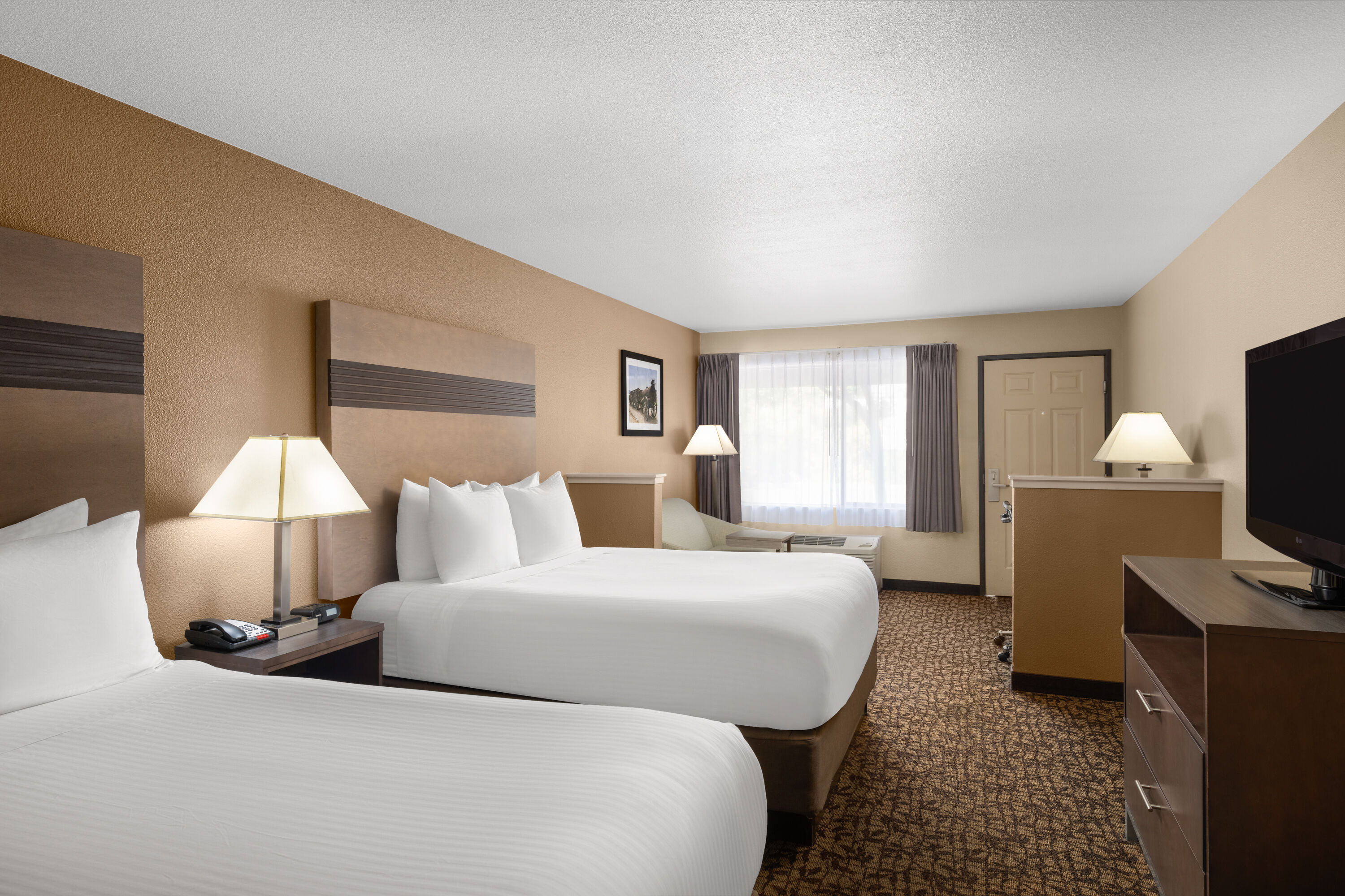 Guest room at the Hawthorn Suites by Wyndham Napa Valley in Napa, California