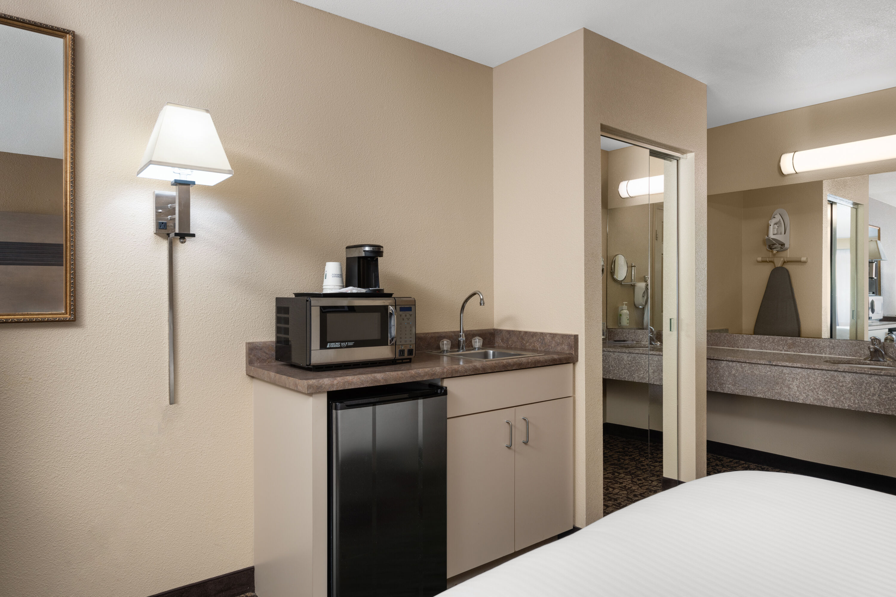 Guest room at the Hawthorn Suites by Wyndham Napa Valley in Napa, California