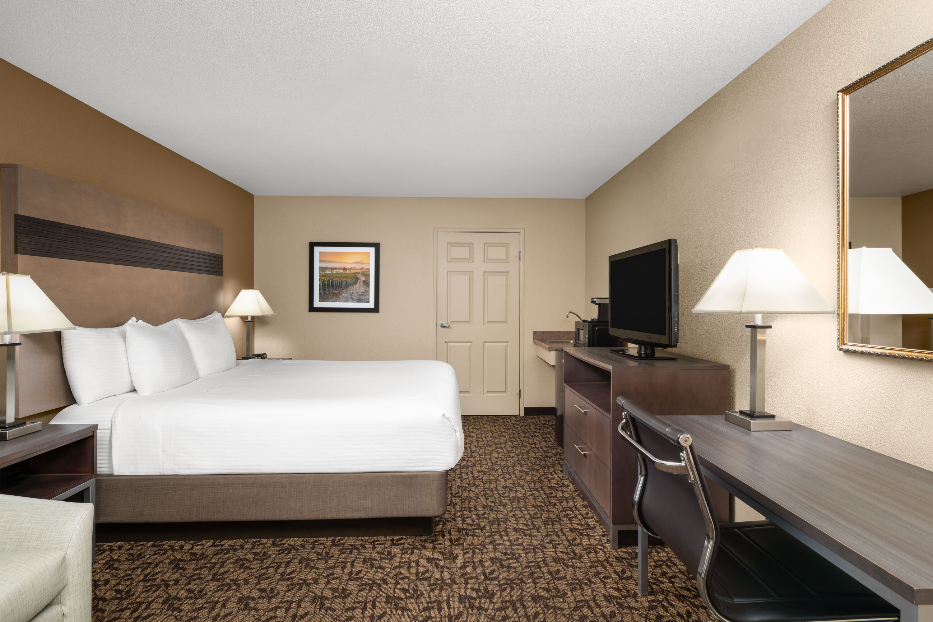 Guest room at the Hawthorn Suites by Wyndham Napa Valley in Napa, California