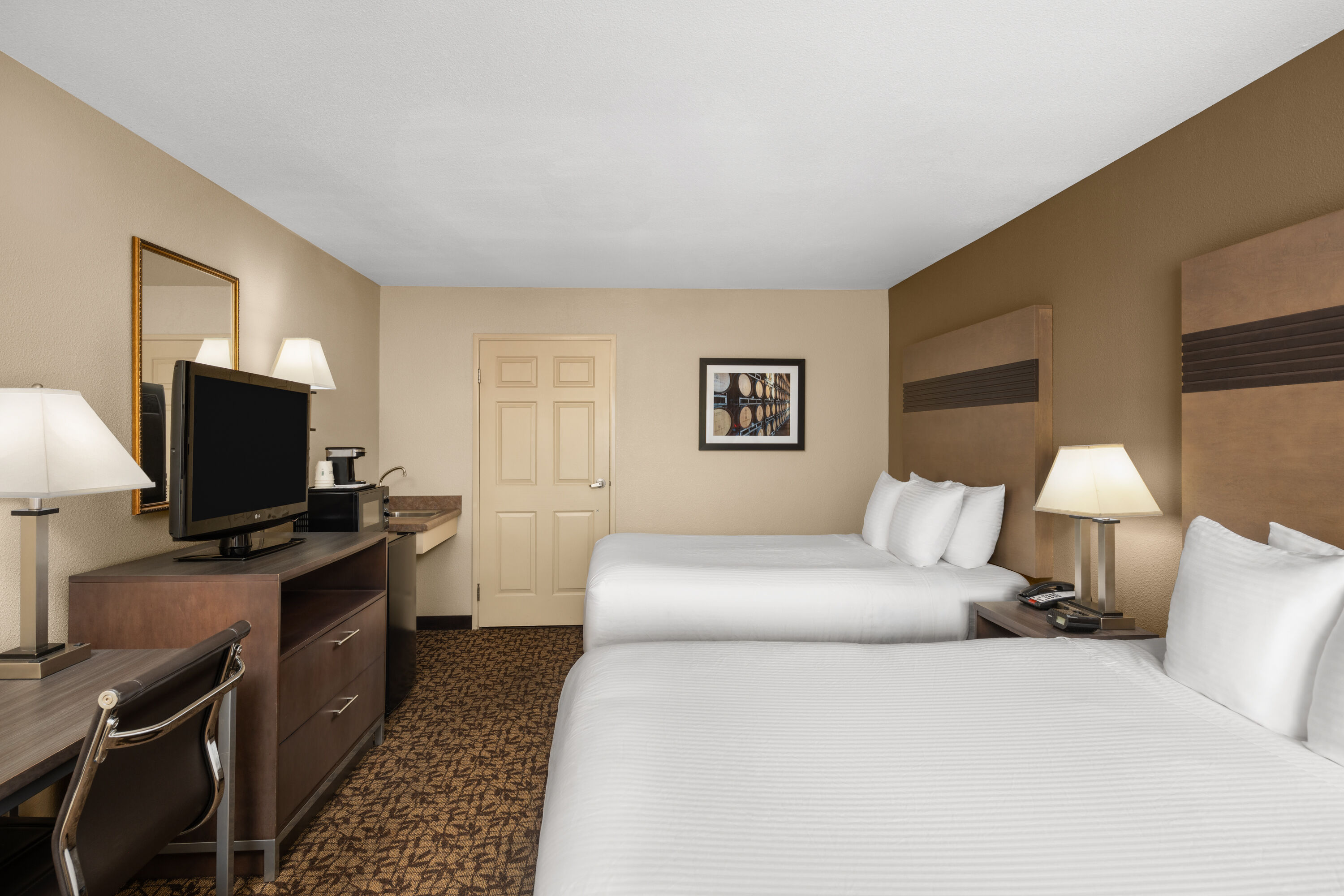 Guest room at the Hawthorn Suites by Wyndham Napa Valley in Napa, California