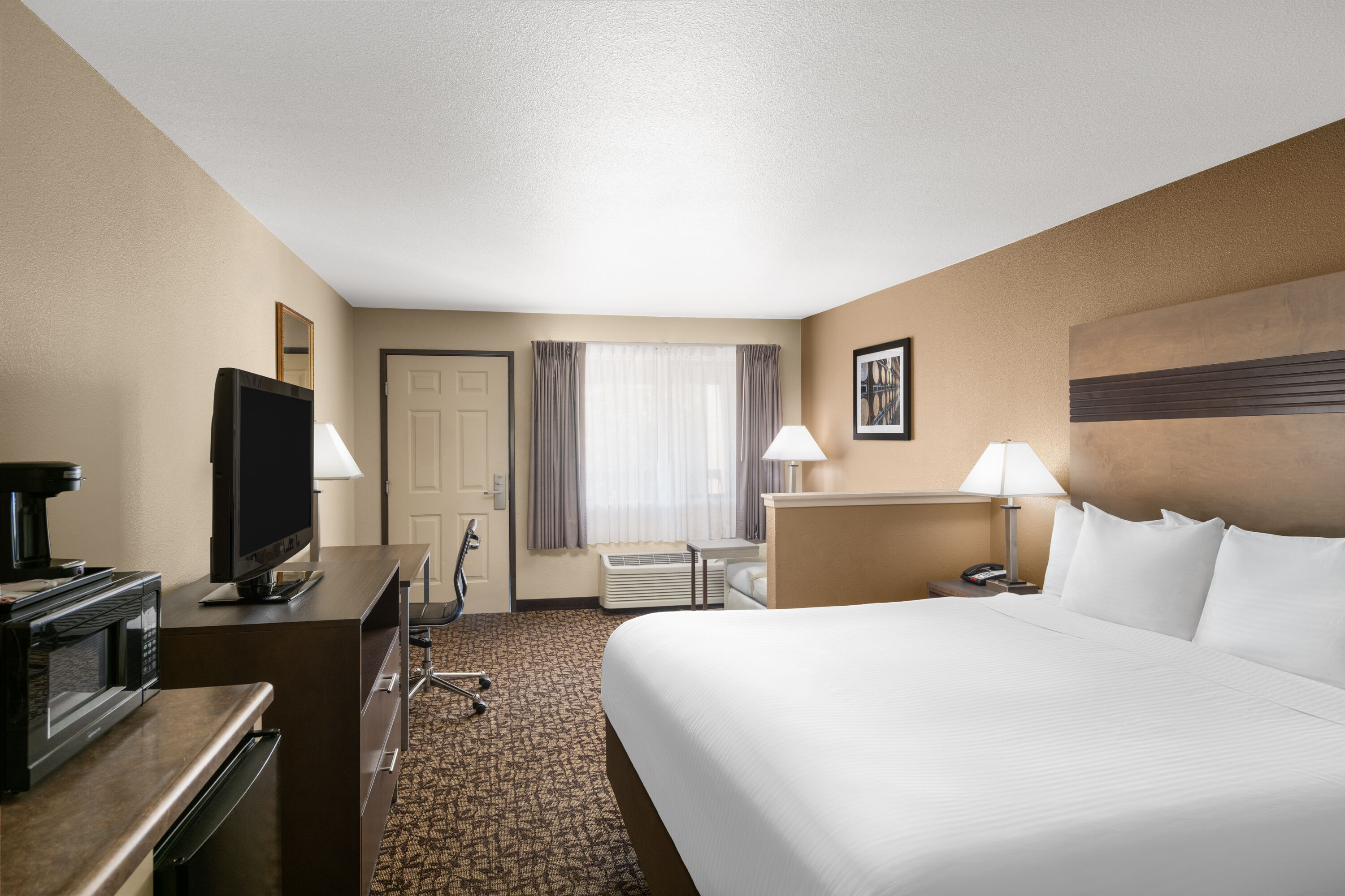 Guest room at the Hawthorn Suites by Wyndham Napa Valley in Napa, California