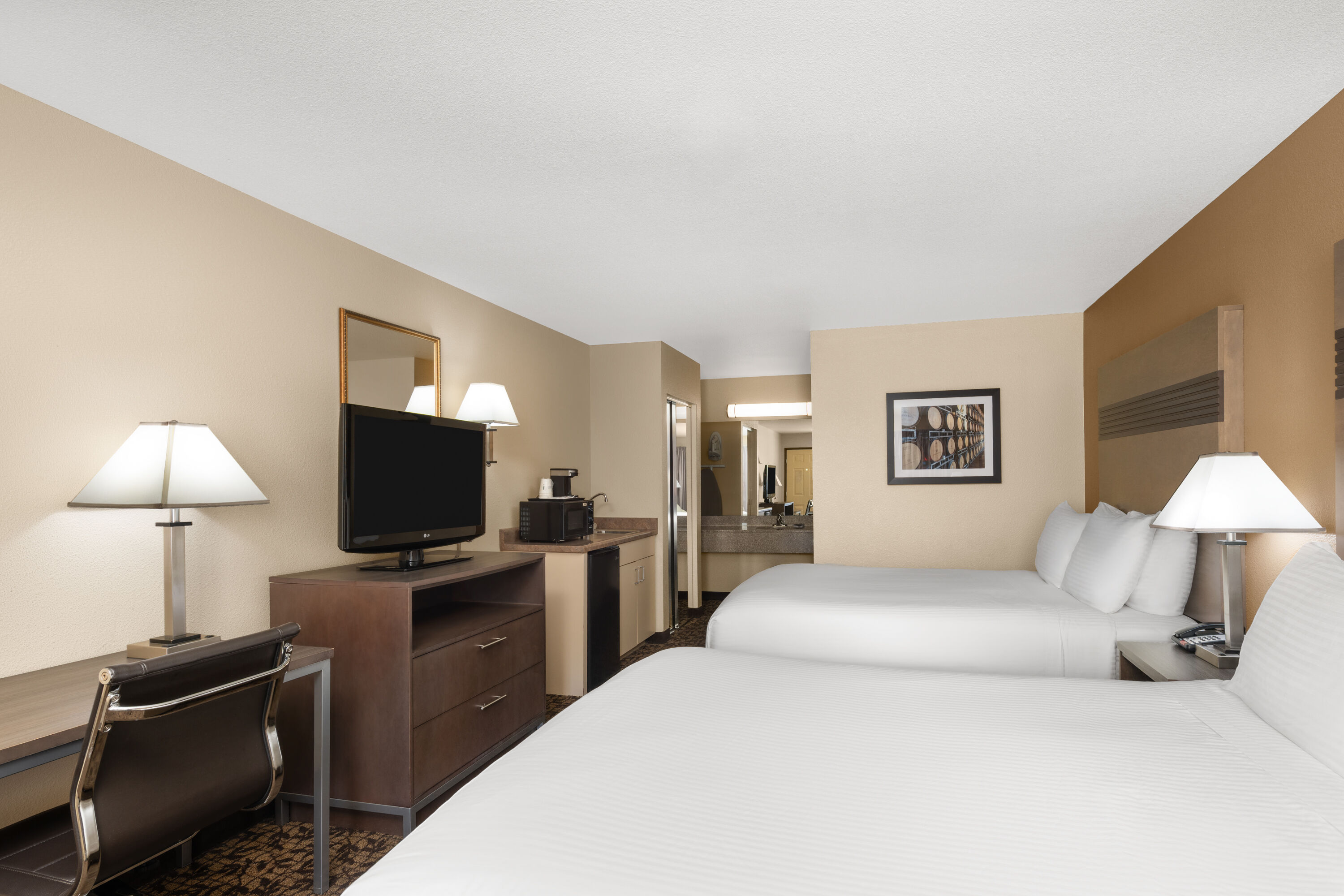 Guest room at the Hawthorn Suites by Wyndham Napa Valley in Napa, California