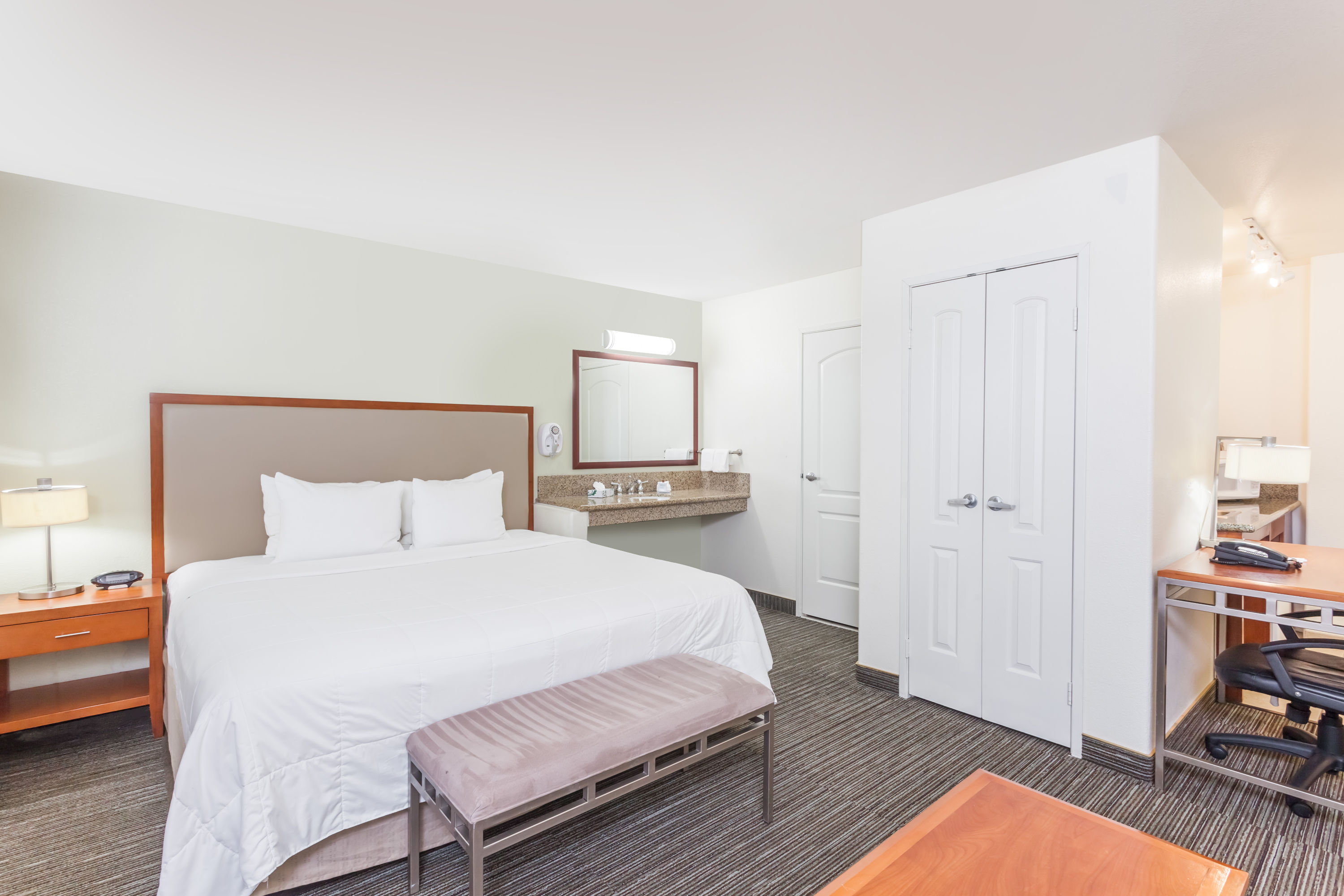 Hawthorn Suites by Wyndham Victorville - hotel rooms