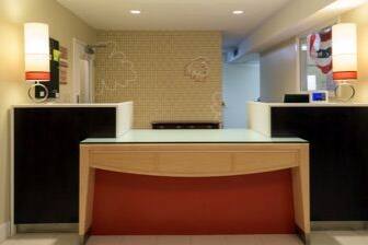Hawthorn Suites by Wyndham Hartford Meriden hotel lobby in Meriden, Connecticut