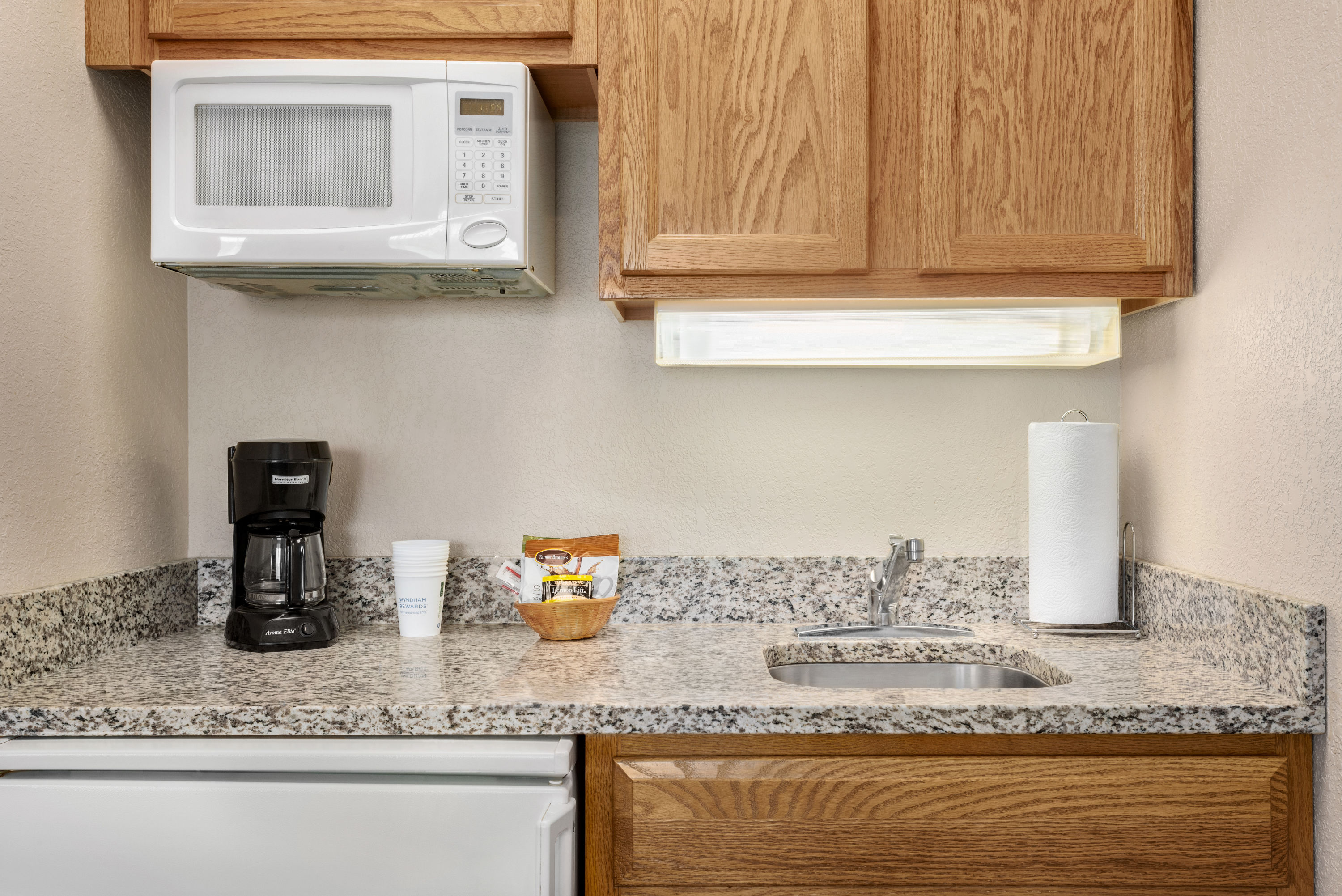 Hawthorn Extended Stay by Wyndham Decatur suite in Decatur, Illinois