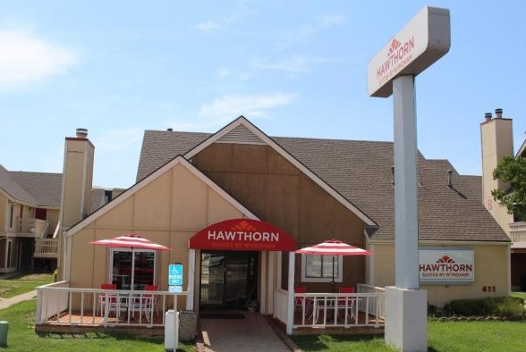 Exterior of Hawthorn Extended Stay by Wyndham Wichita hotel in Wichita, Kansas
