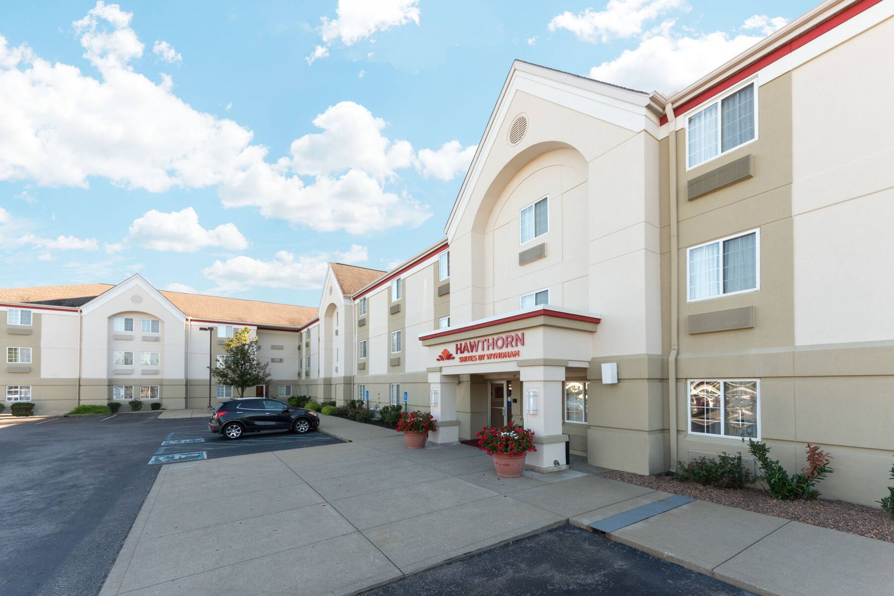 Exterior of Hawthorn Suites by Wyndham Louisville/Jeffersontown hotel in Louisville, Kentucky Exterior of Hawthorn Suites by Wyndham Louisville/Jeffersontown hotel in Louisville, Kentucky