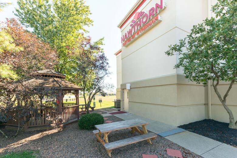 Exterior of Hawthorn Suites by Wyndham Louisville/Jeffersontown hotel in Louisville, Kentucky