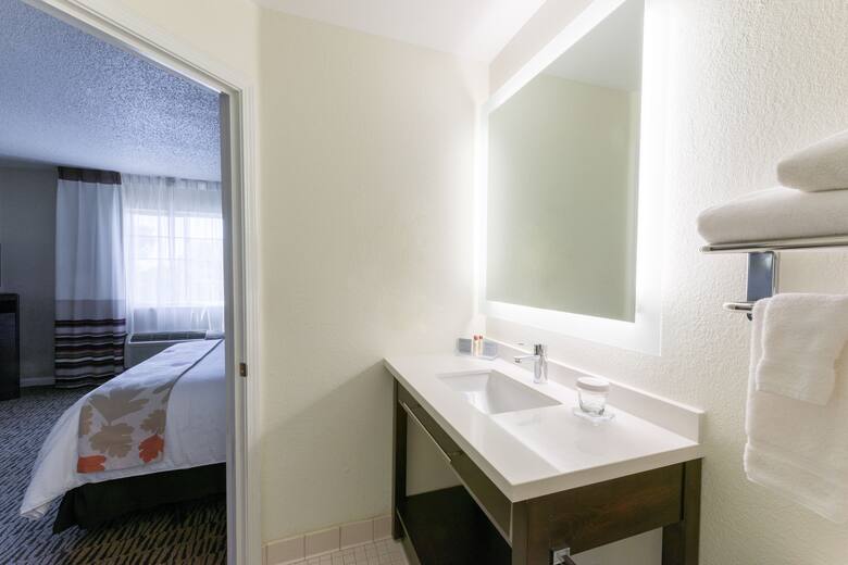 Guest room at the Hawthorn Suites by Wyndham Louisville/Jeffersontown in Louisville, Kentucky