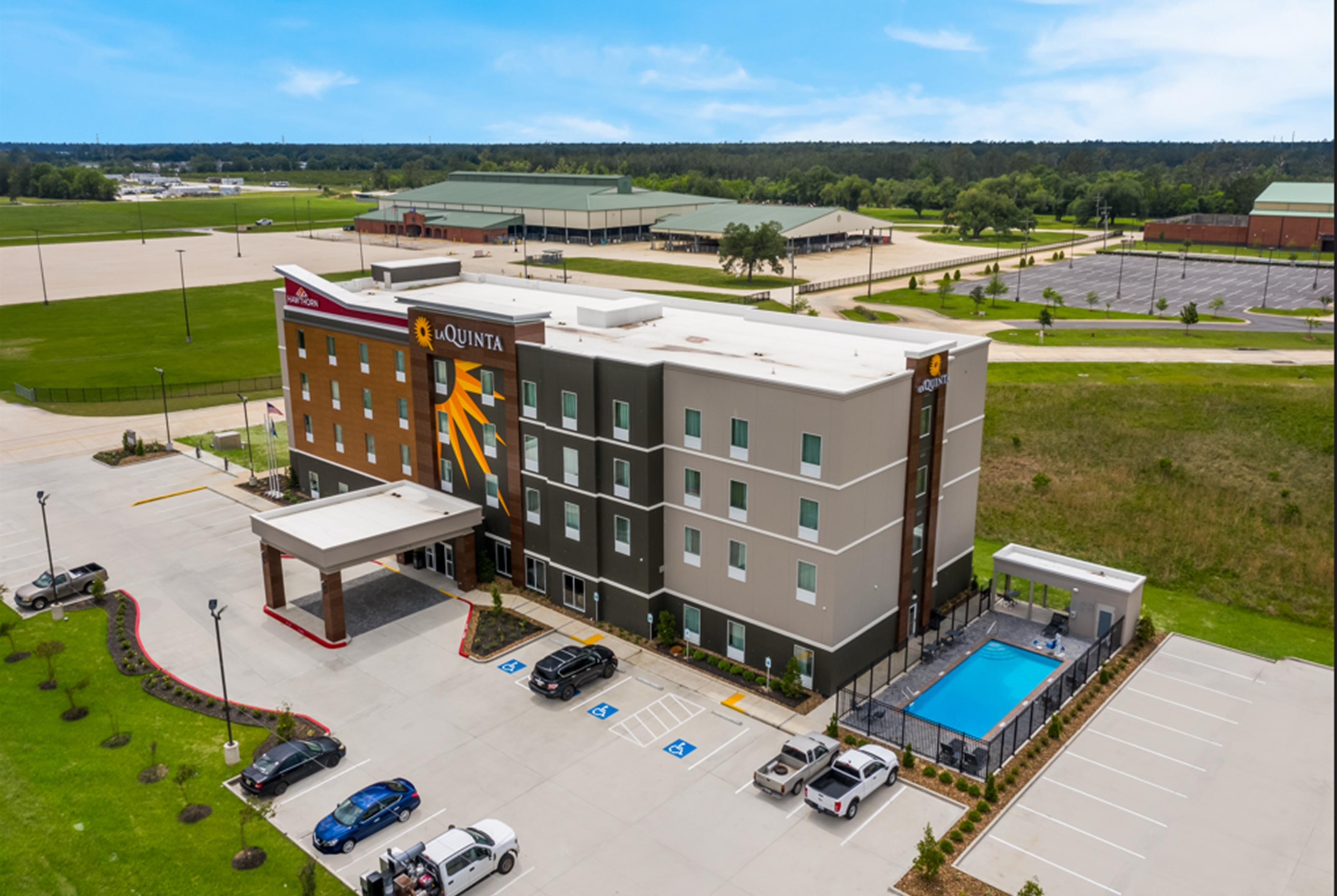 Exterior of Hawthorn Extended Stay by Wyndham Sulphur (Lake Charles) hotel in Sulphur, Louisiana