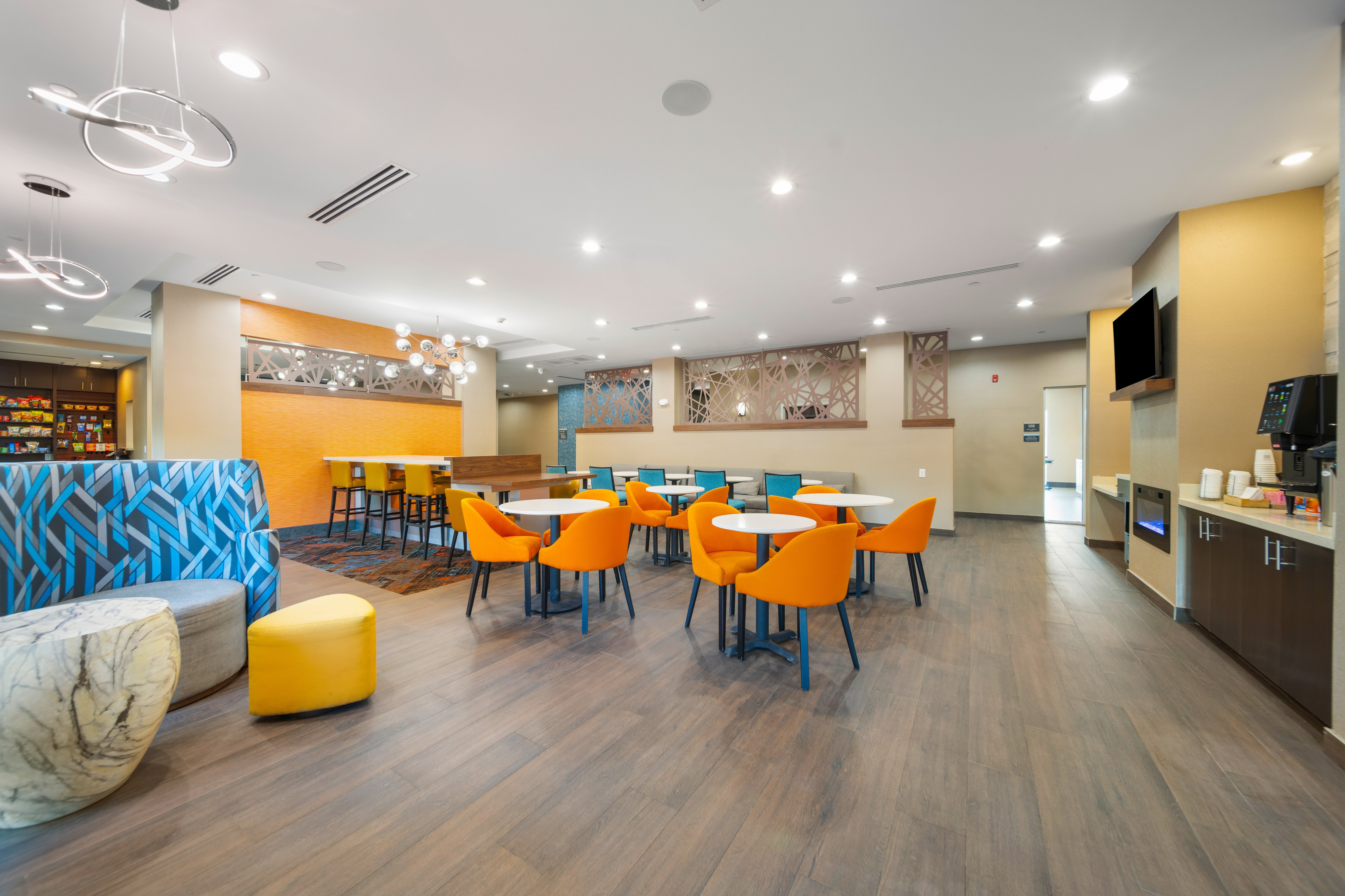 Hawthorn Extended Stay by Wyndham Sulphur (Lake Charles) restaurant breakfast area with seating in Sulphur, Louisiana