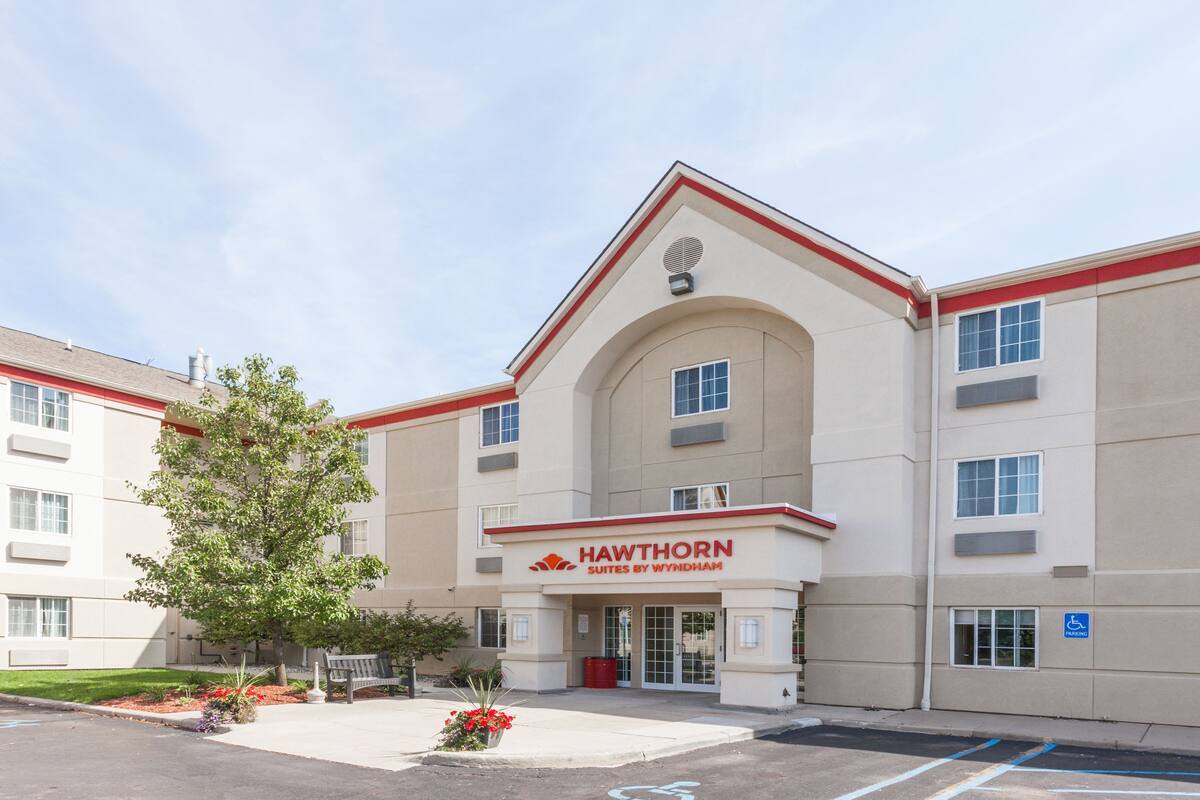 Hawthorn Suites By Wyndham Detroit Auburn Hills Exterior Of Hawthorn Suites By Wyndham Detroit Auburn Hills Hotel In Michigan