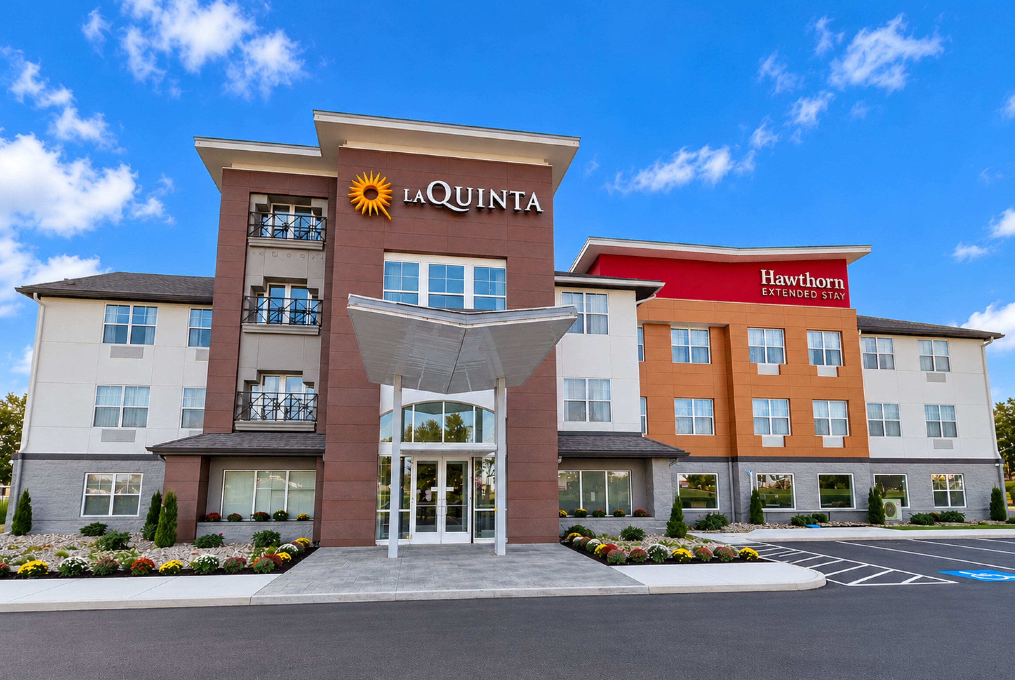 Exterior of Hawthorn Extended Stay by Wyndham Auburn Hills Detroit hotel in Auburn Hills, Michigan