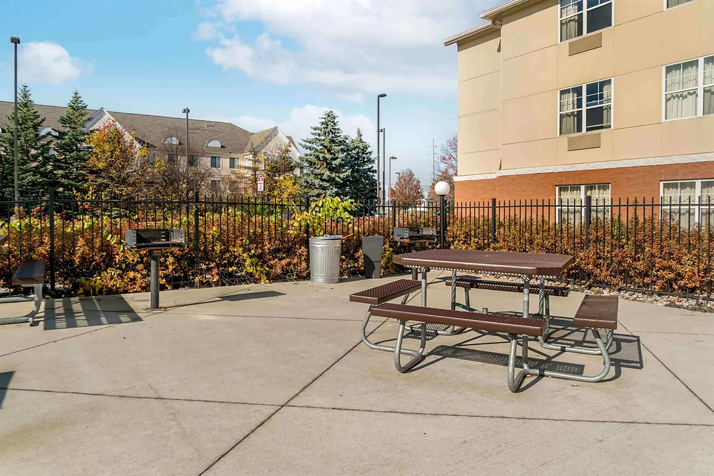 Courtyard at Hawthorn Extended Stay by Wyndham Auburn Hills Detroit in Auburn Hills, Michigan