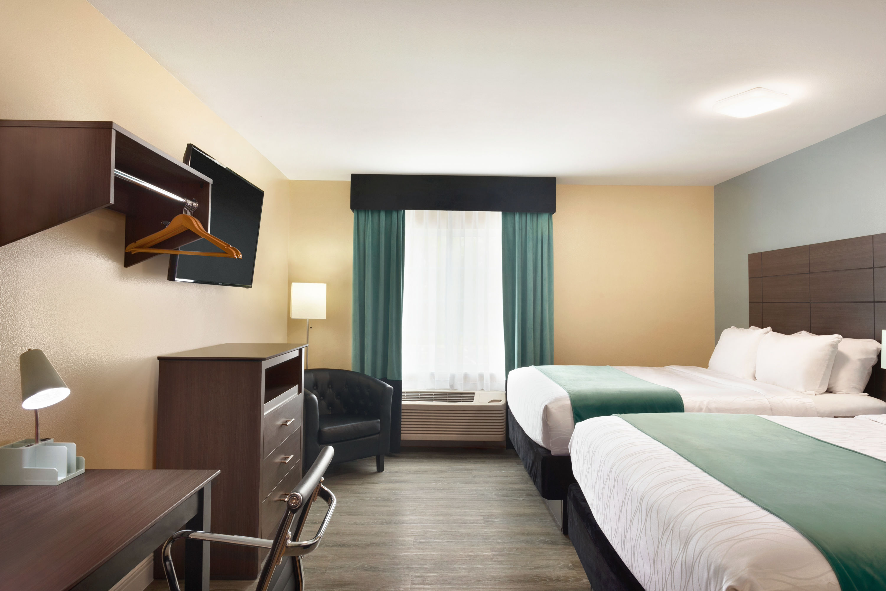 Queen bed guest room at the Hawthorn Extended Stay by Wyndham Saint Robert in Saint Robert, Missouri