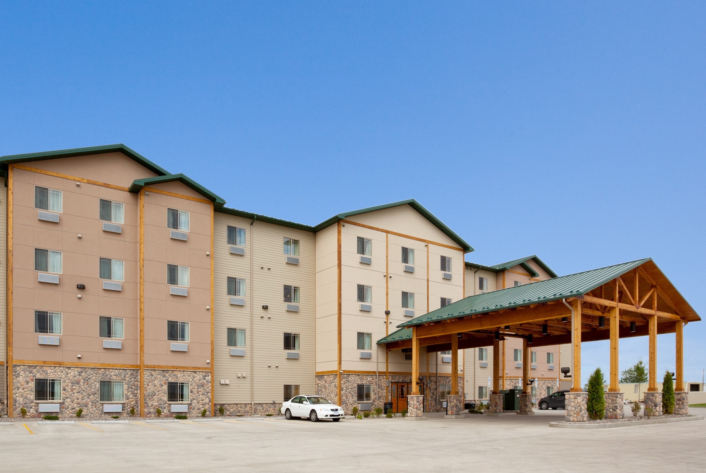 Exterior Day Image of Hawthorn Extended Stay by Wyndham Minot hotel in Minot, North Dakota